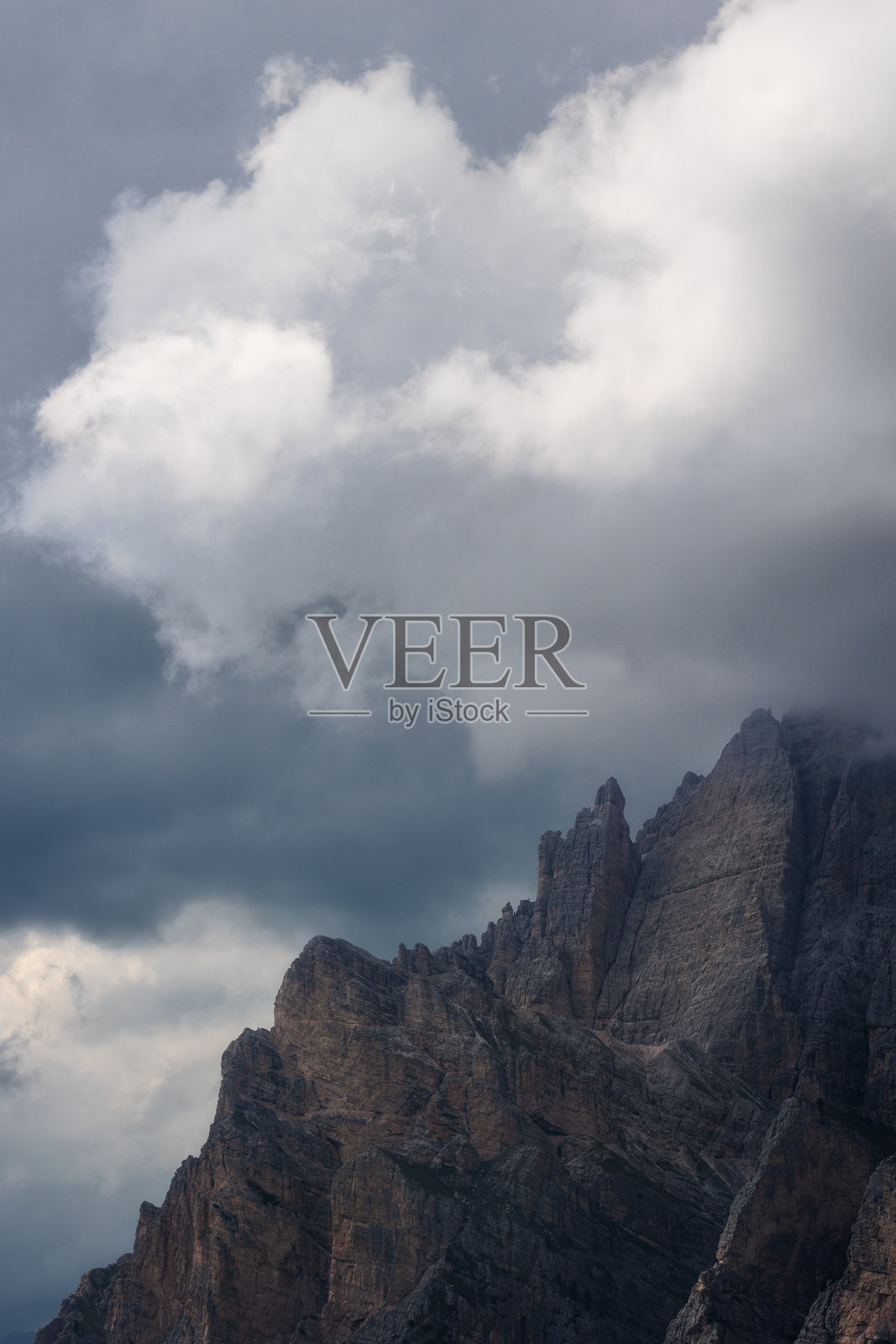 迷雾山峰照片摄影图片