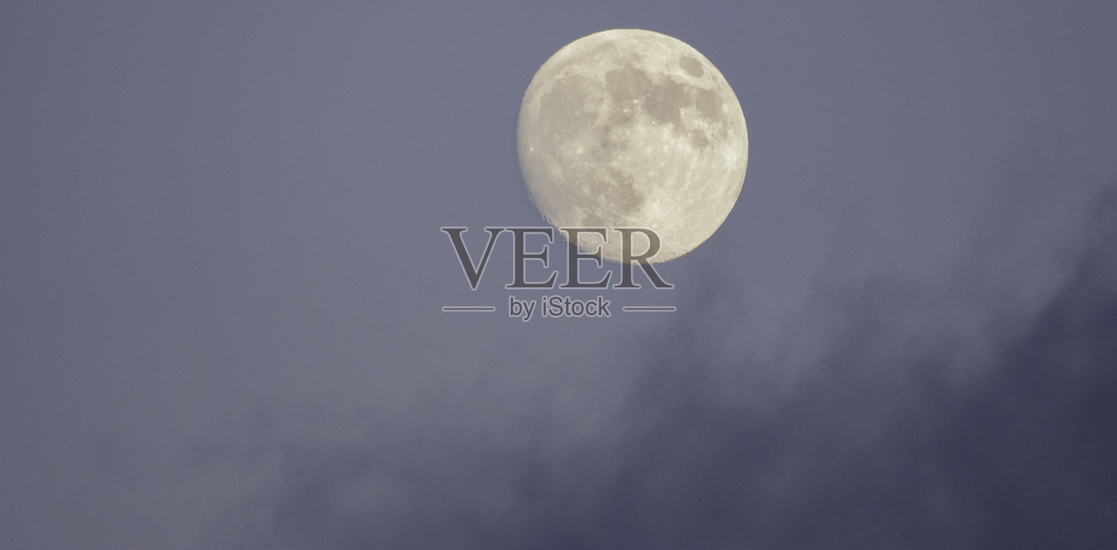 月亮与暴风云照片摄影图片