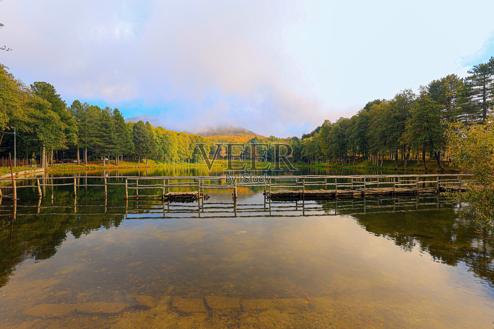 德鲁米亚湖照片摄影图片