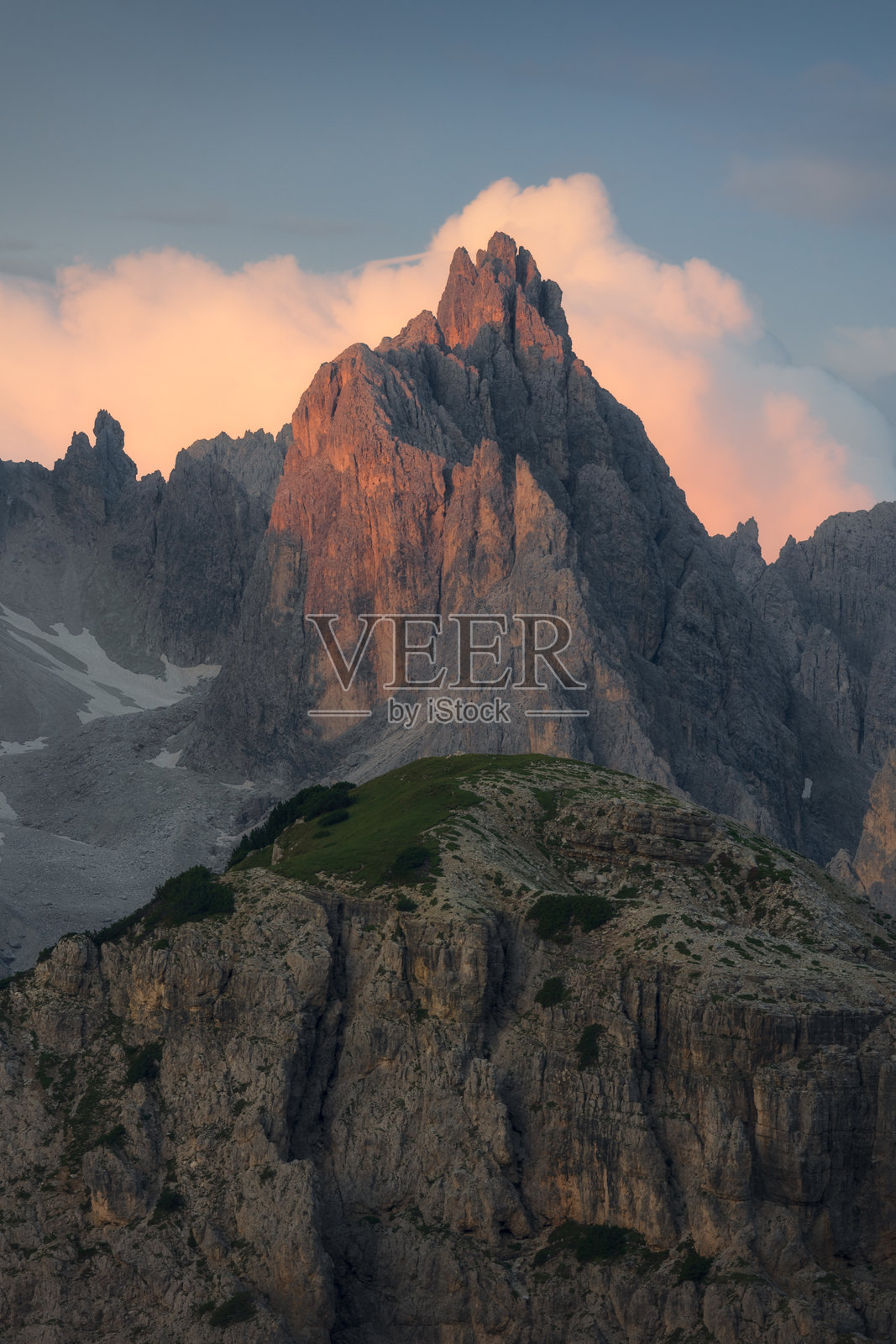 清晨的第一抹红晕照片摄影图片