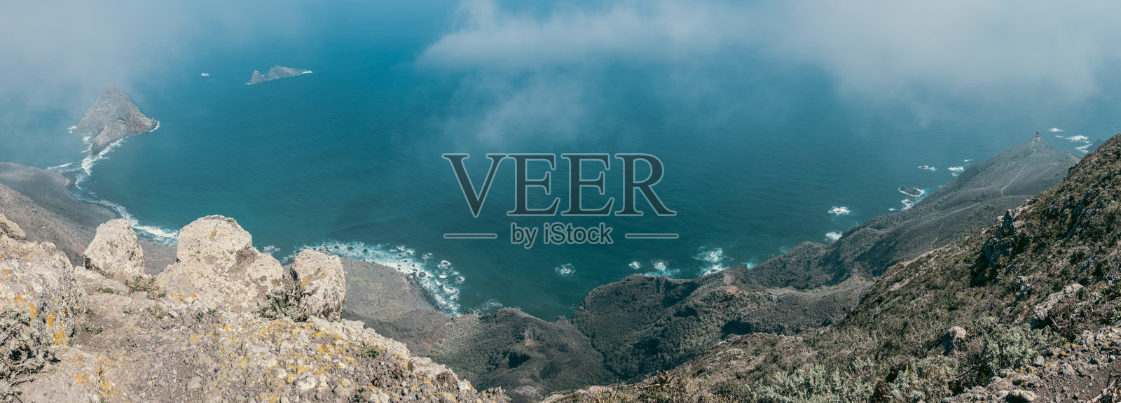 俯瞰大西洋的悬崖顶景观照片摄影图片