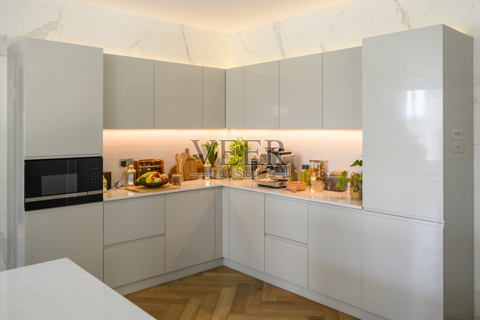 豪华住宅中的现代厨房照片摄影图片