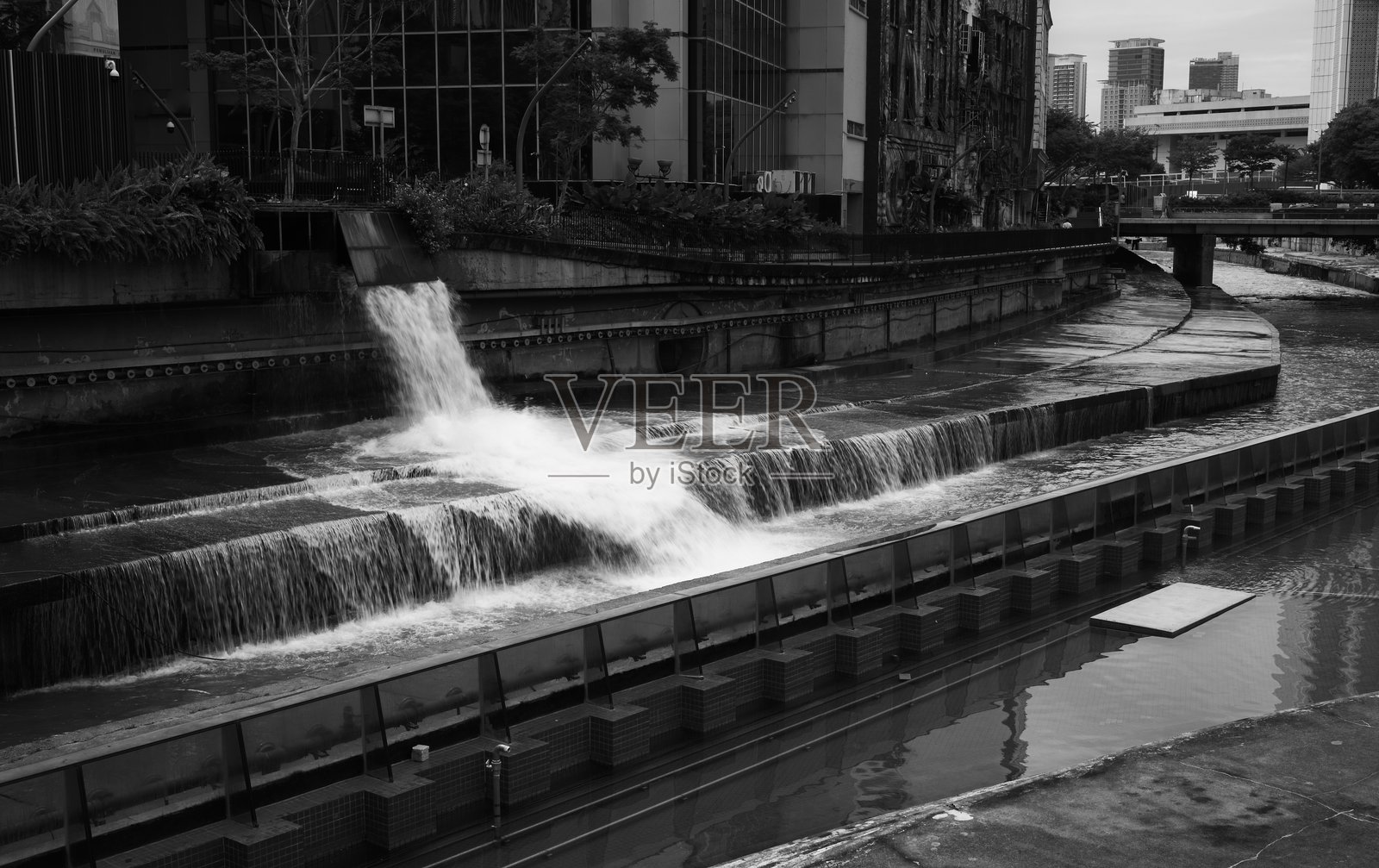 黑白城市水景照片摄影图片