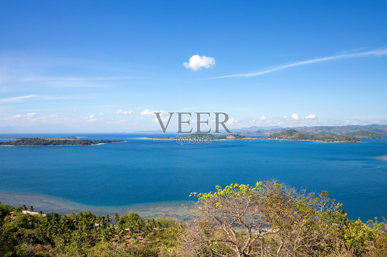 从印度尼西亚龙目岛的阿萨汉岛俯瞰，东南亚。照片摄影图片