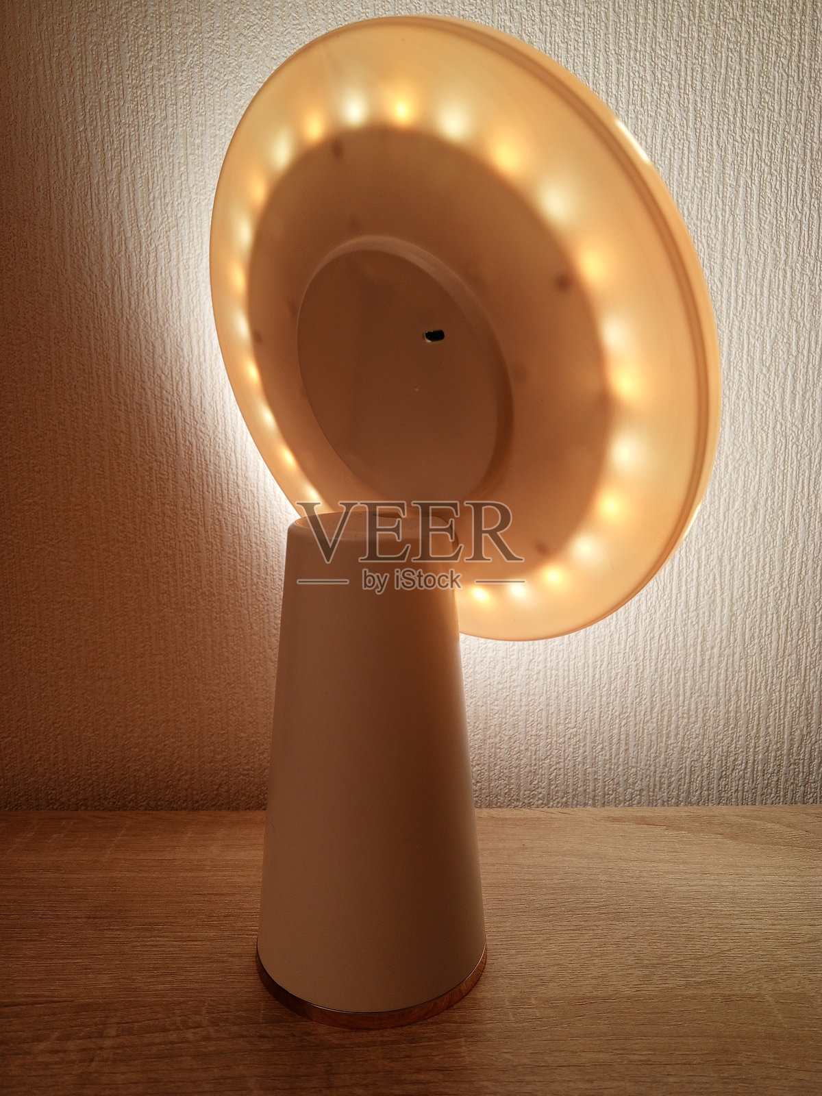 带背光的镜子照片摄影图片