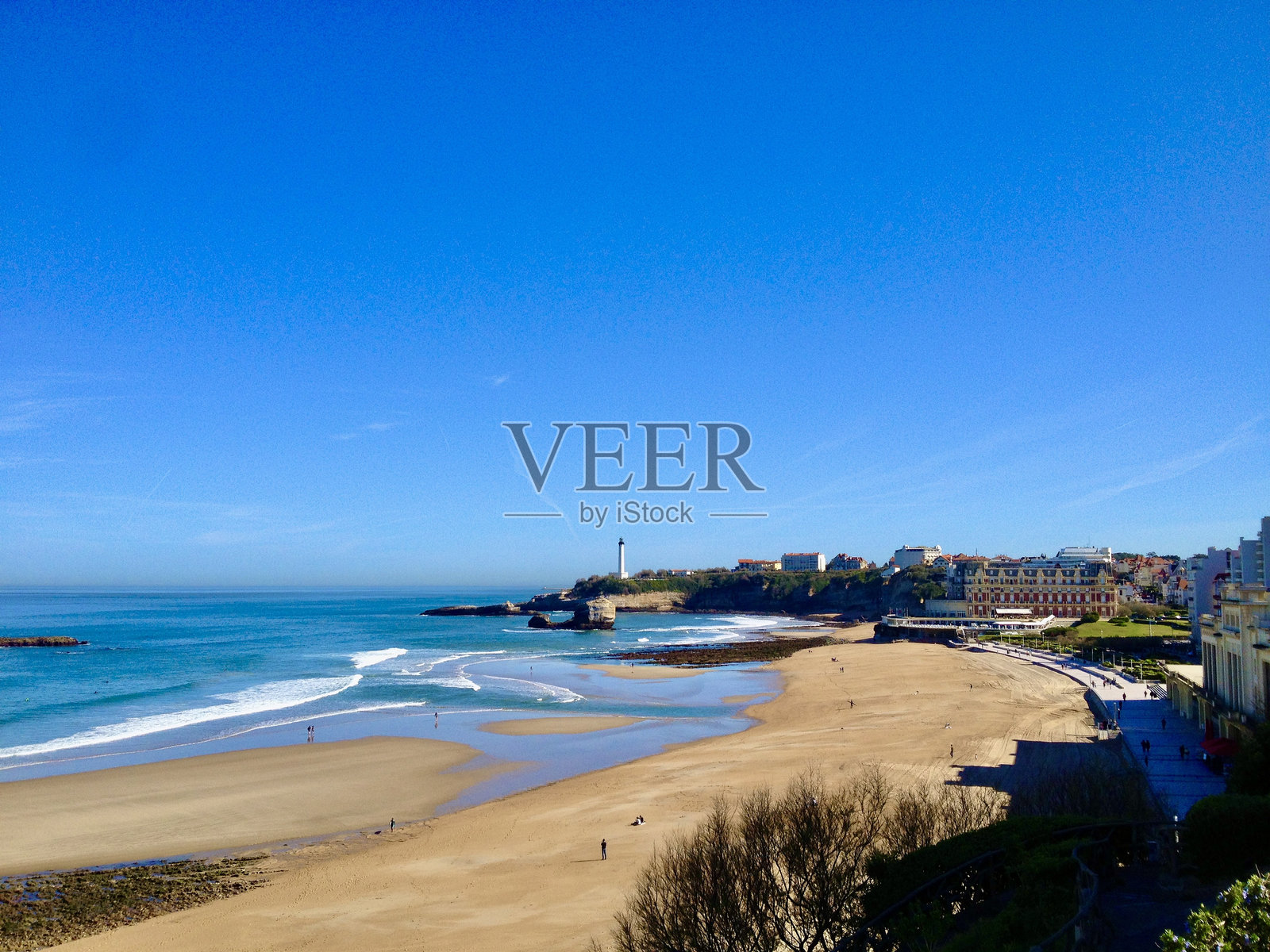 比亚里茨的海滩、海岸线和地标景观照片摄影图片