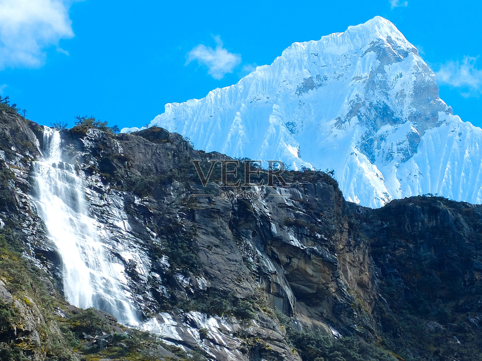 雪山与天空的美丽景色照片摄影图片