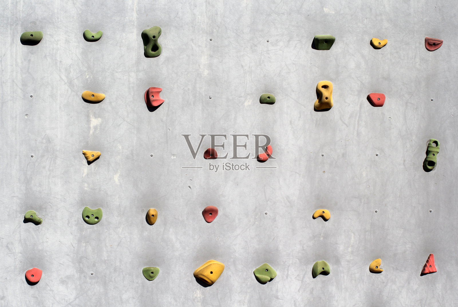 攀岩墙与各种颜色的把手，抽象纹理背景照片摄影图片