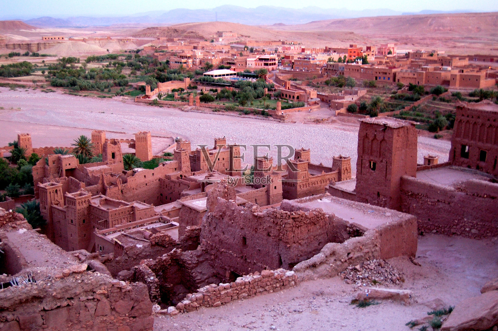 高角度俯瞰城市景观与天空照片摄影图片