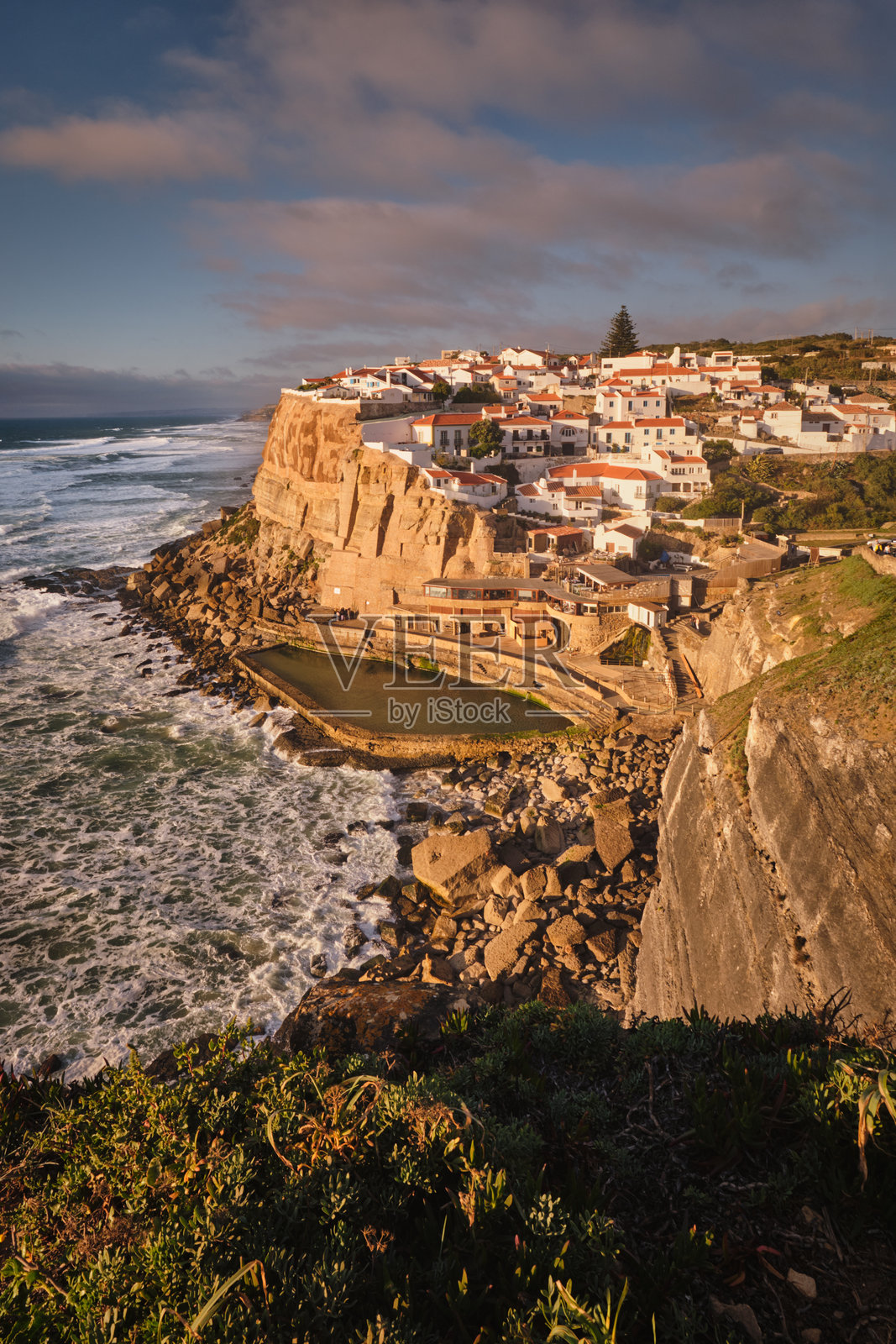 葡萄牙阿泽纳斯·杜·马尔海边村庄的风景如画的景色照片摄影图片