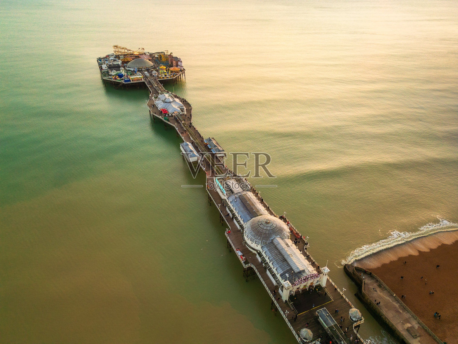 英国东萨塞克斯布莱顿的布莱顿宫码头鸟瞰图照片摄影图片