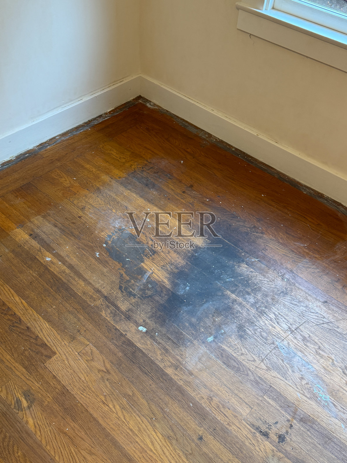 受损的一百年历史的硬木地板照片摄影图片