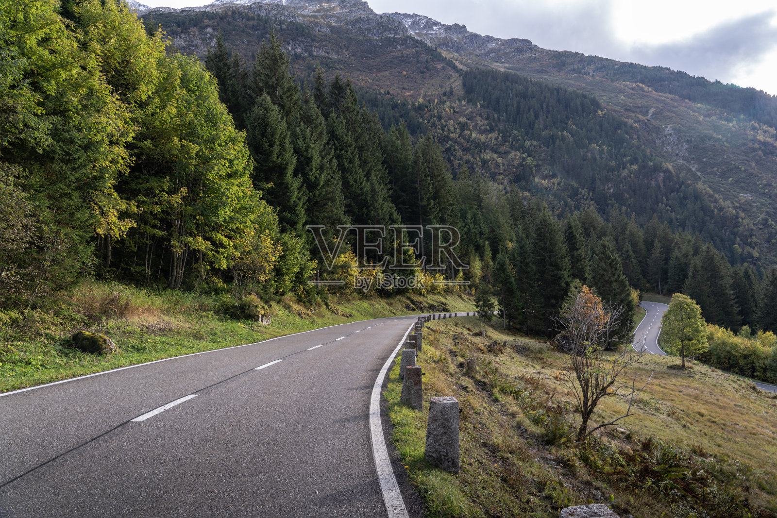 苏斯滕山口的路面艺术照片摄影图片