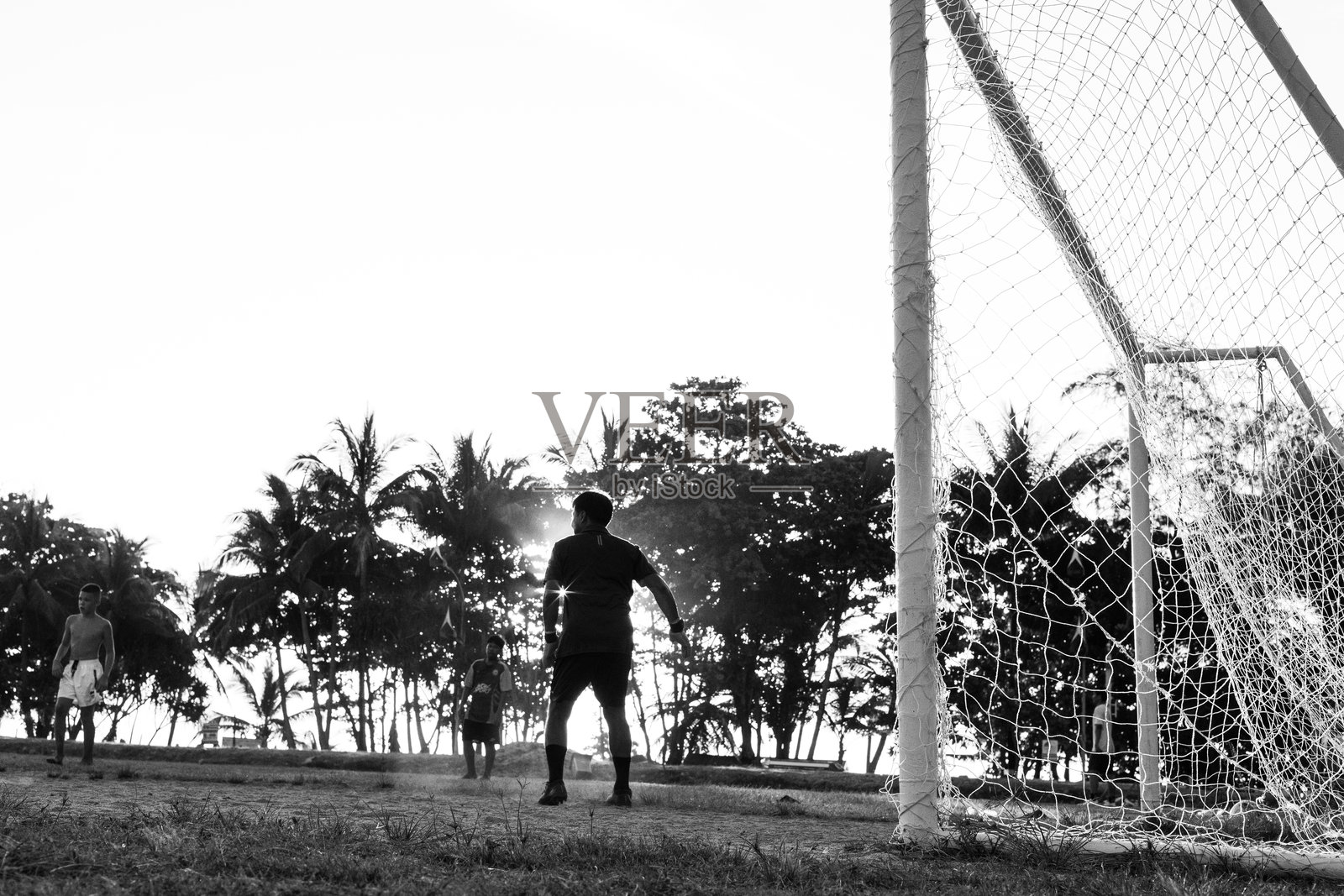 下午的足球比赛照片摄影图片