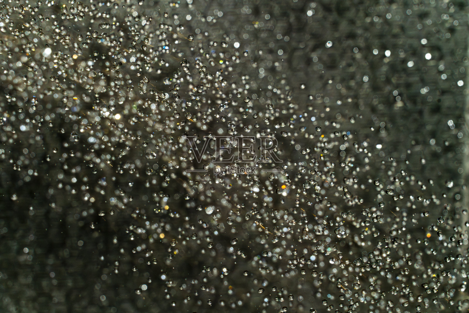 闪烁的尘埃粒子营造出迷人的夜晚效果照片摄影图片