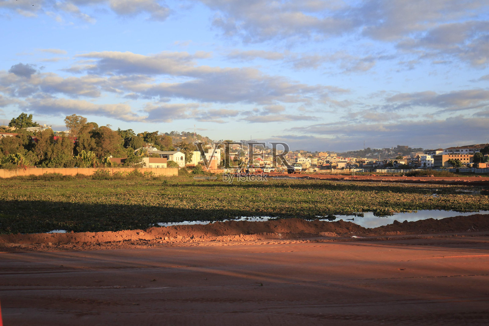 安塔那那利佛的水域与城市风景照片摄影图片