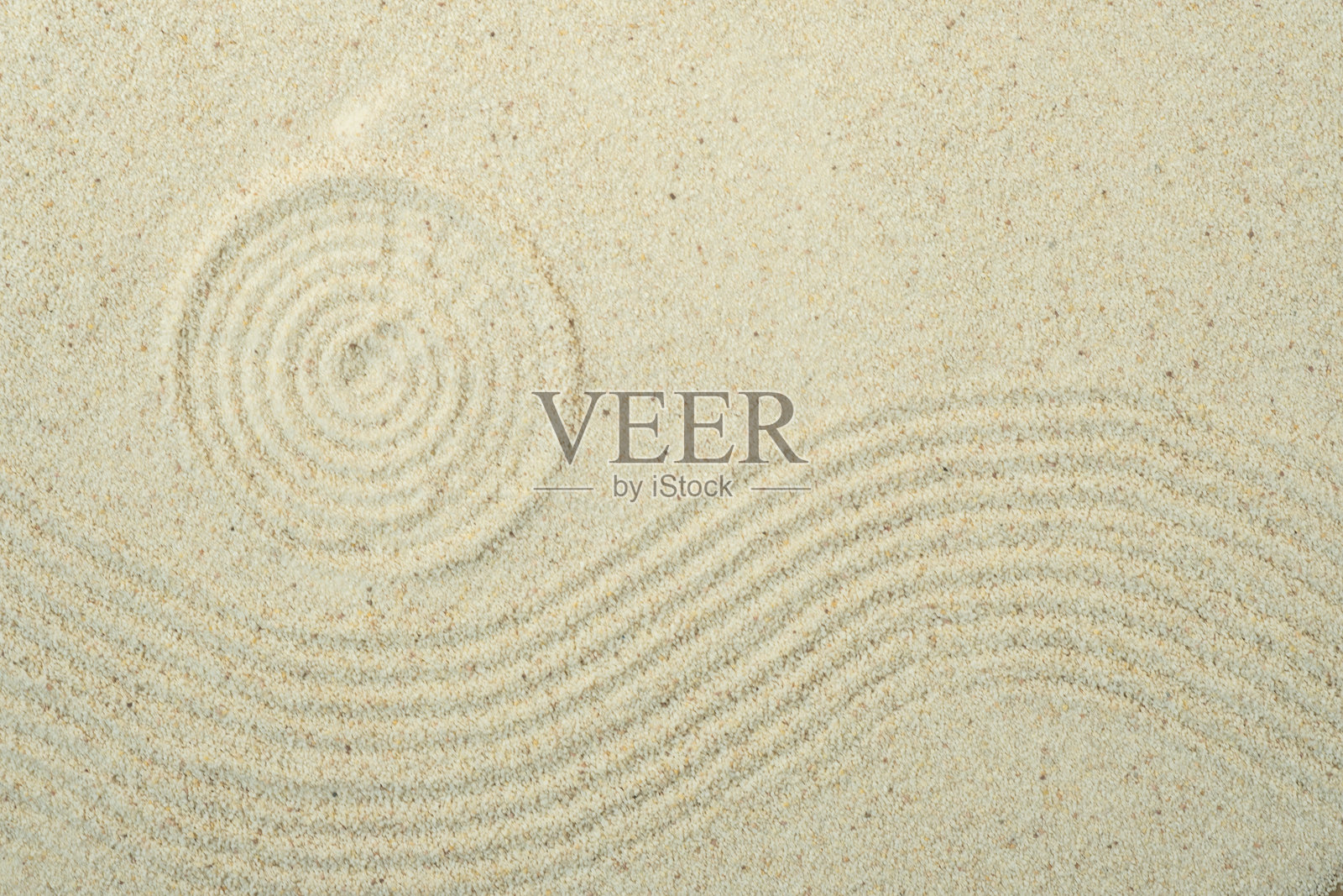 沙滩背景和背景的俯视图，日本禅宗花园中平衡石头的概念照片摄影图片