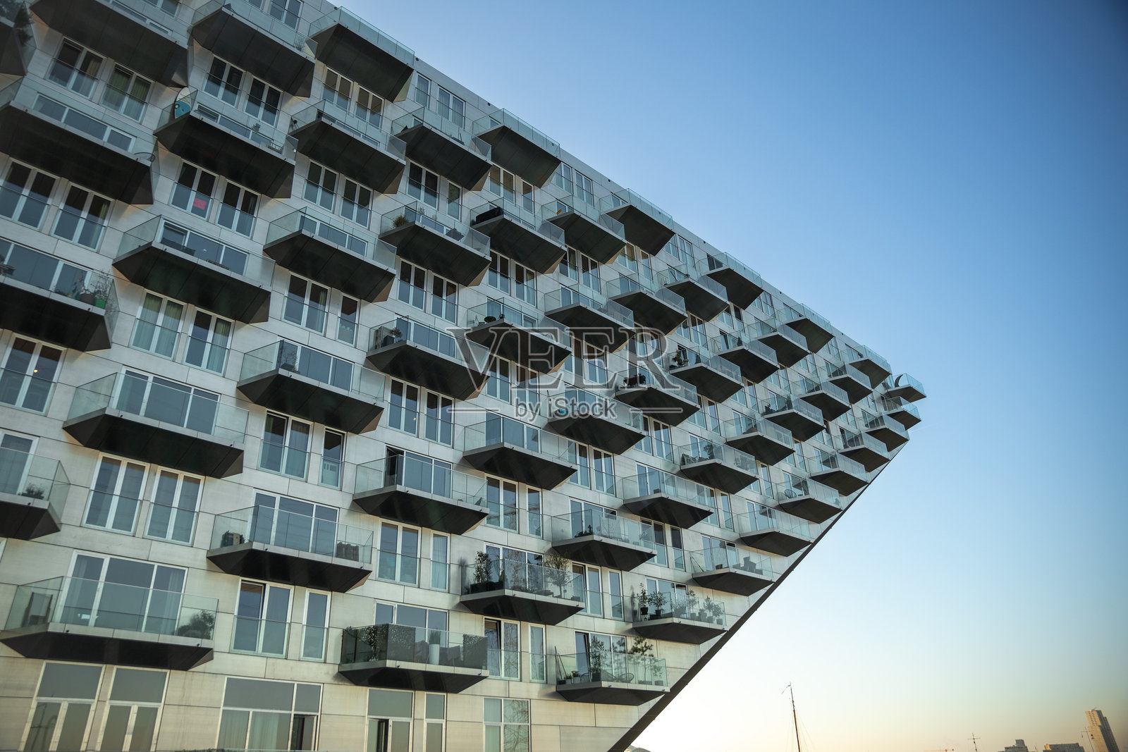 荷兰阿姆斯特丹——2024年11月5日：Sluishuis外观，现代住宅建筑设计，建筑艺术照片摄影图片