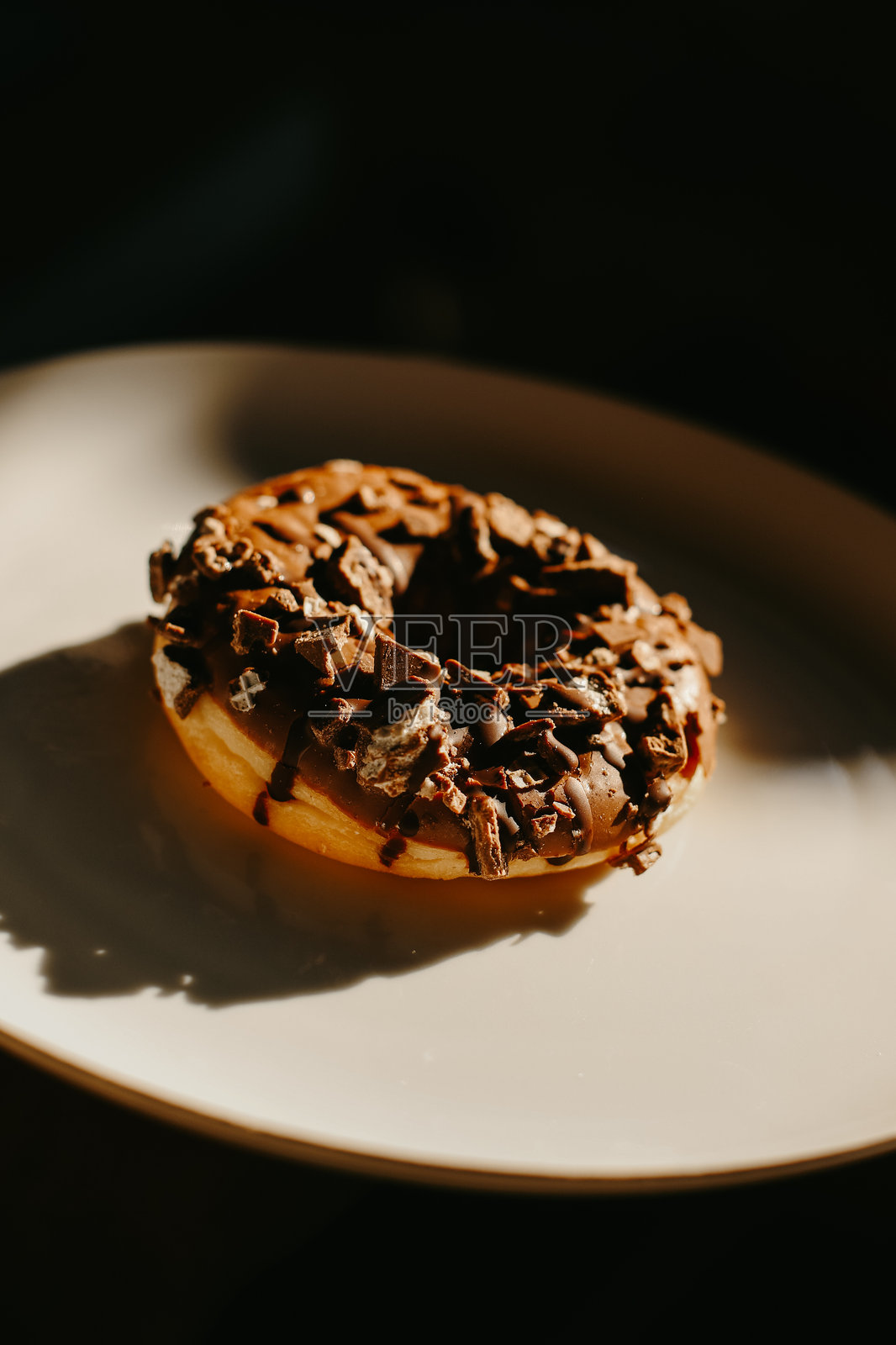 巧克力甜甜圈照片摄影图片