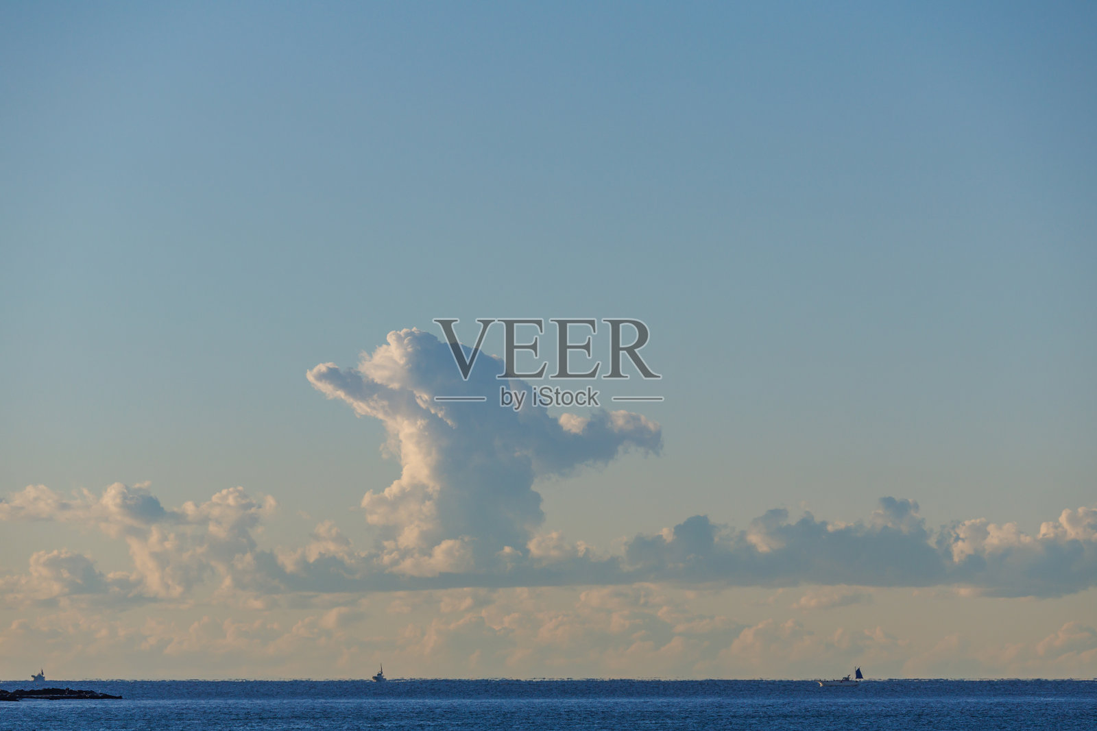 久根沼海岸的黎明照片摄影图片