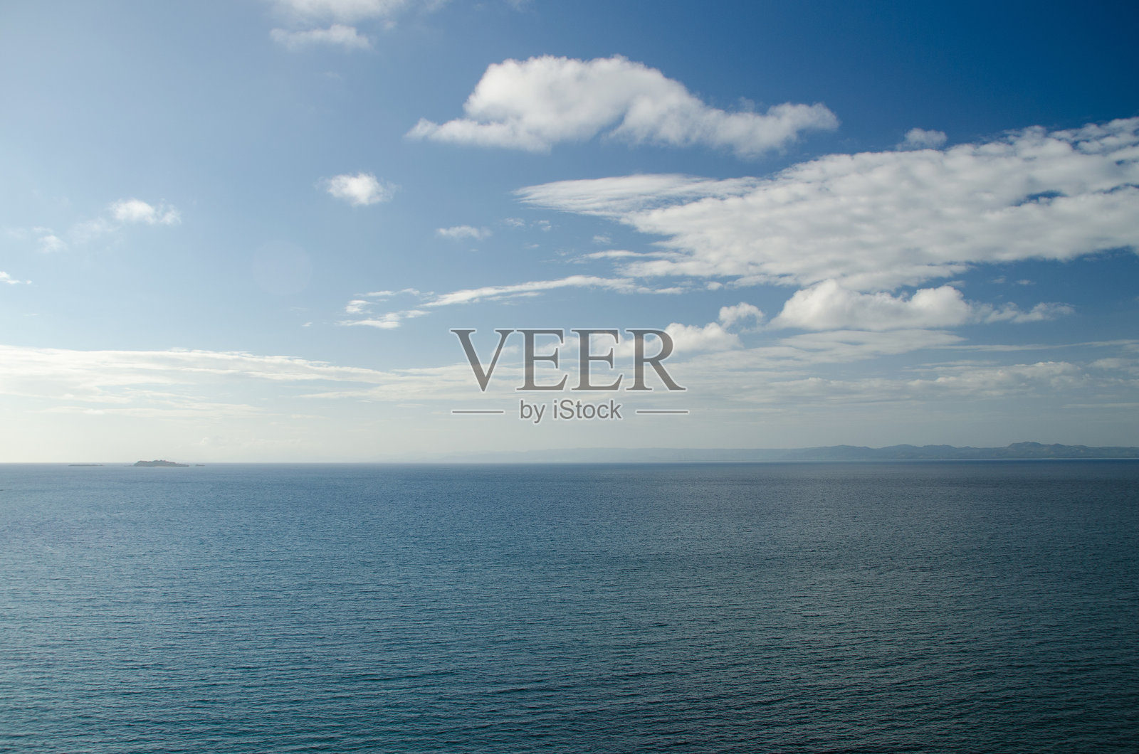 多米尼加共和国的海洋与云朵照片摄影图片