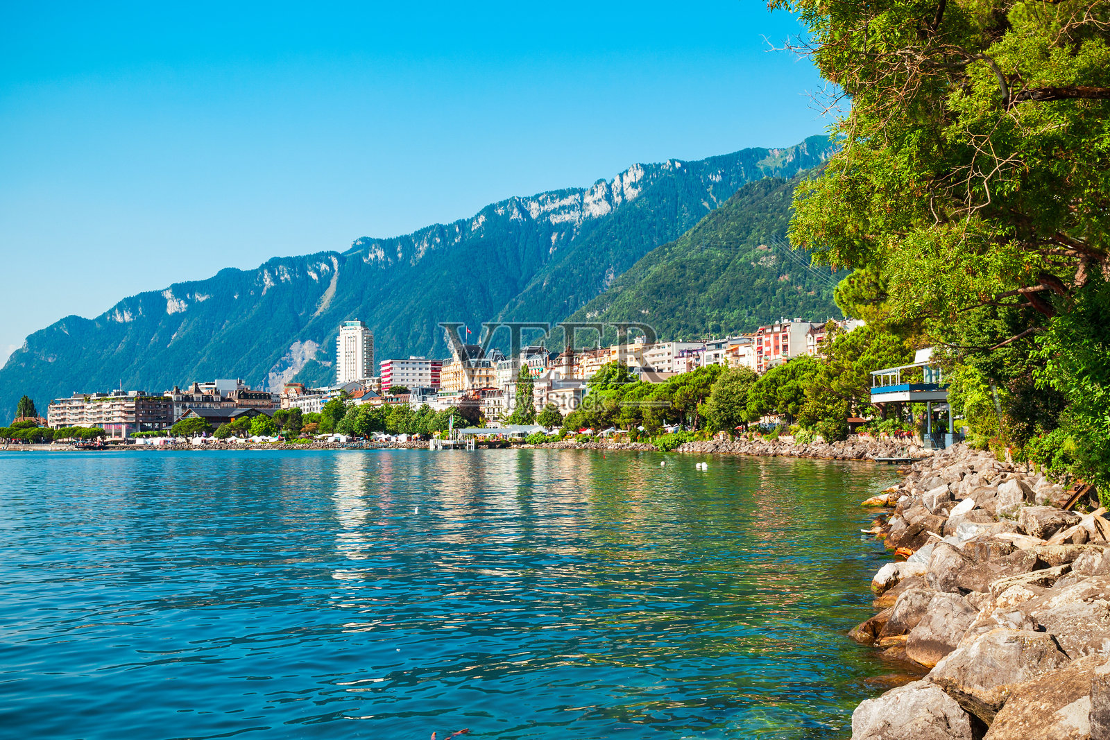 日内瓦湖畔的蒙特勒镇照片摄影图片