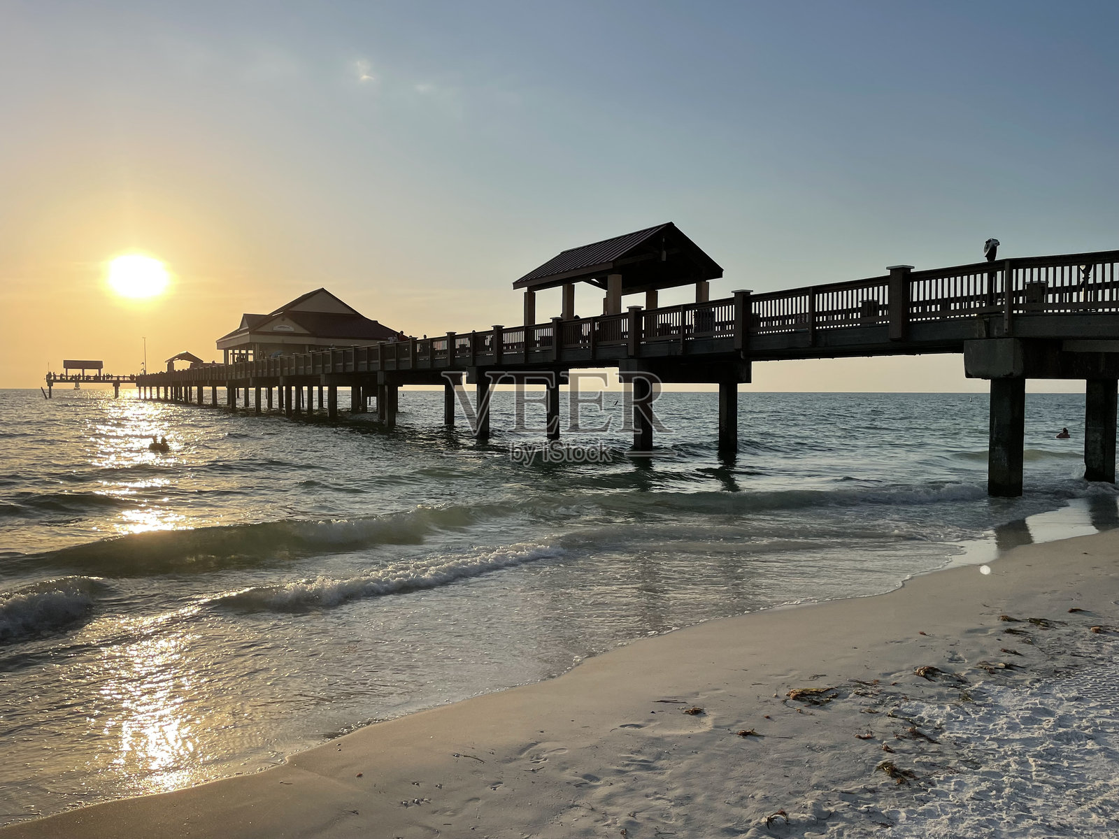 夏日海上的日落照片摄影图片