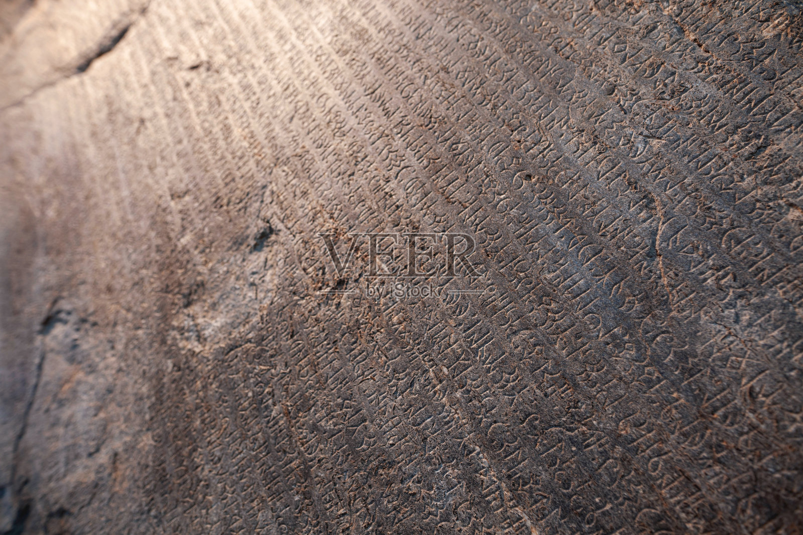 库尔特金（Kul Tigin）遗址，蒙古。奥尔洪铭文。突厥语中最古老的铭文。公元8世纪初。这些铭文描述了特定历史时刻的地方统治者。照片摄影图片