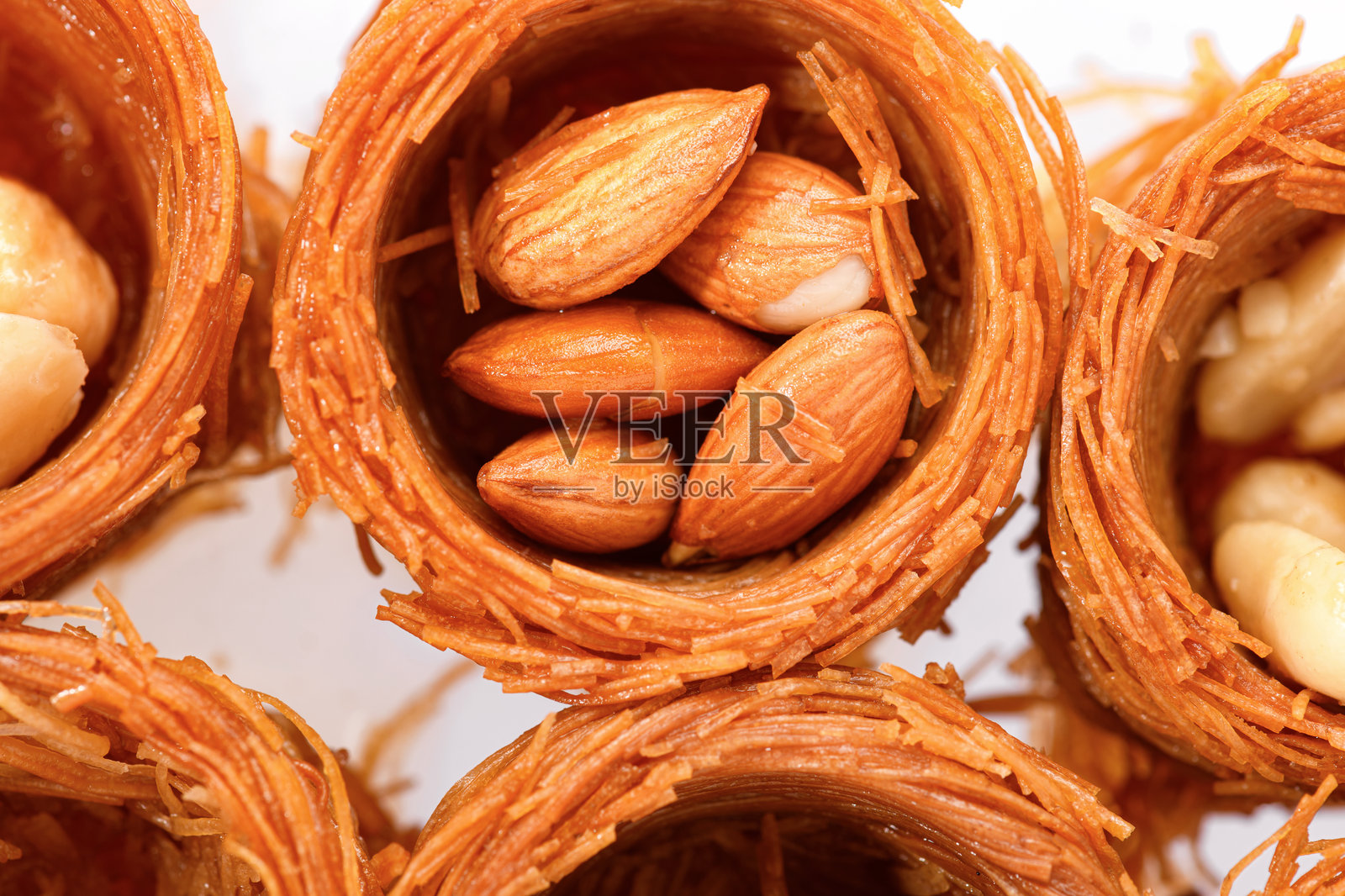 土耳其软糖，传统美食，蜂蜜和坚果的鸟巢照片摄影图片