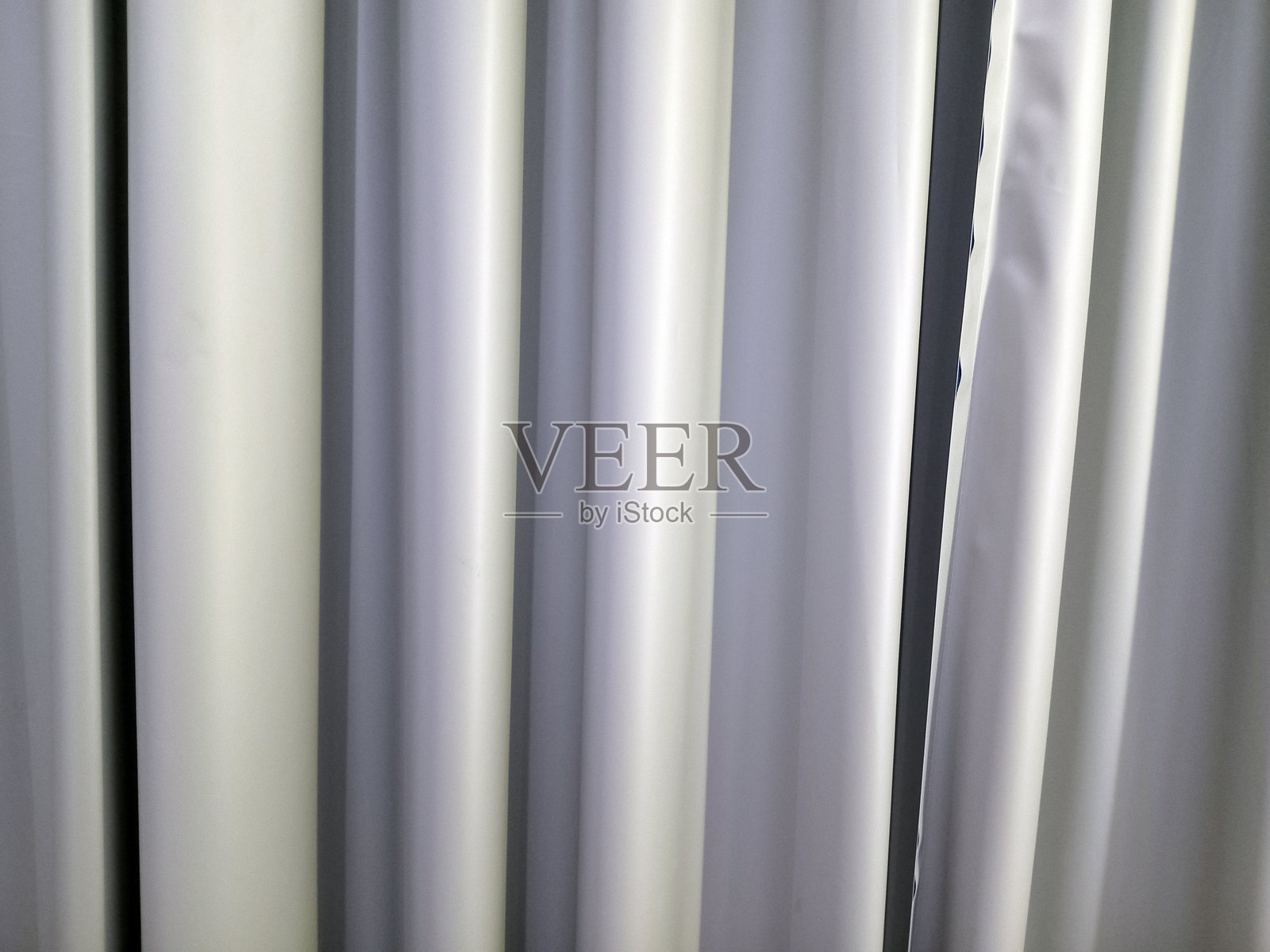 灰色的蓬松褶皱窗帘照片摄影图片