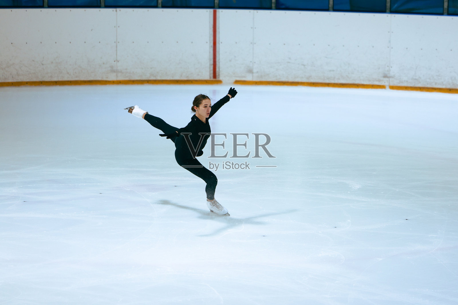 花样滑冰。照片摄影图片