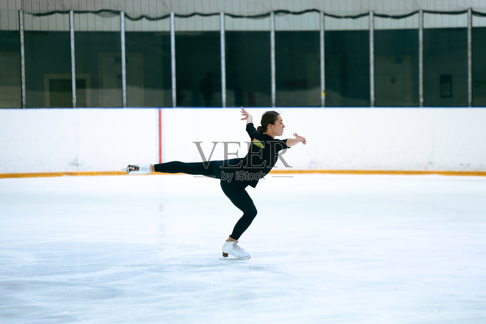 花样滑冰。照片摄影图片