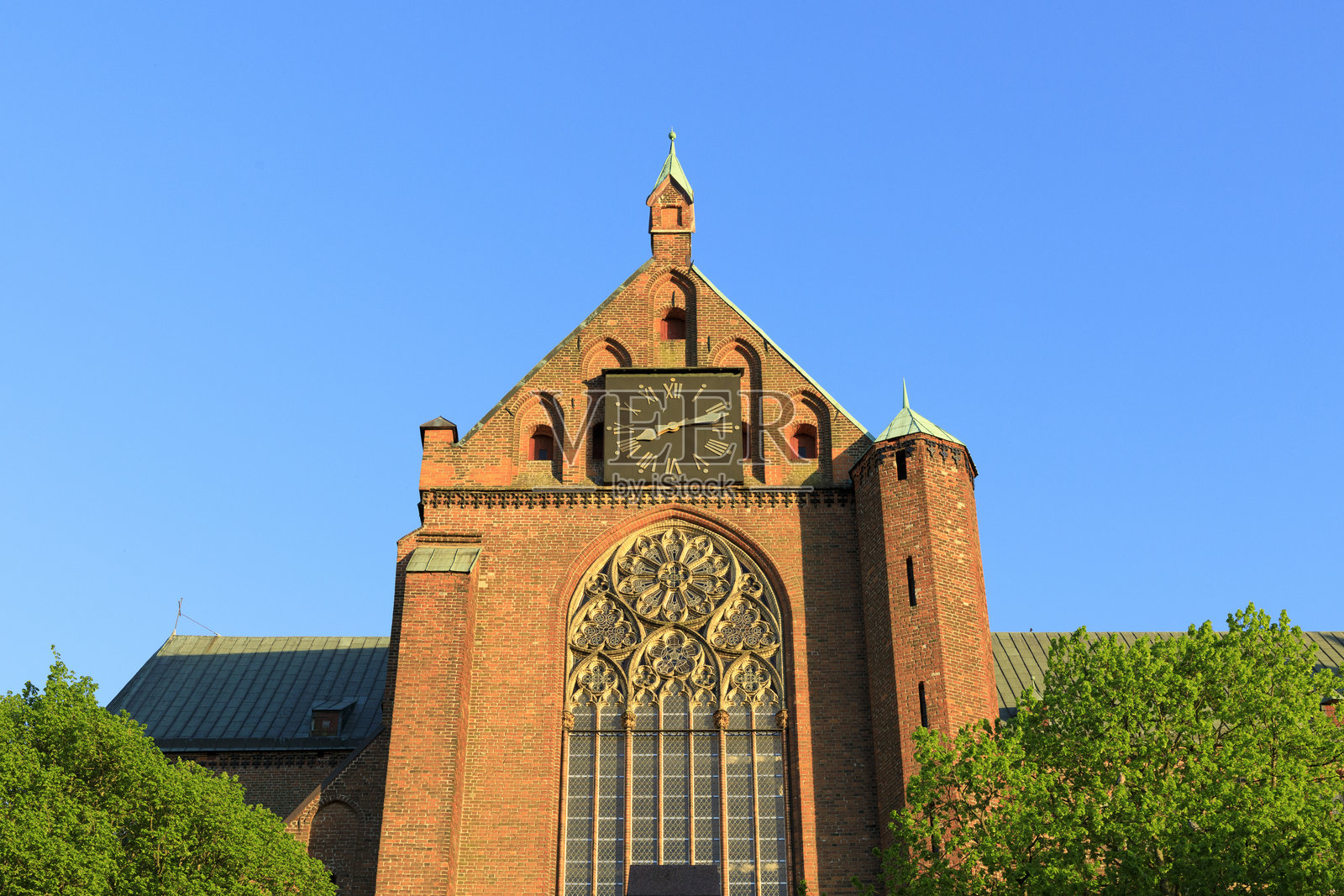 欧洲，德国，波美拉尼亚，梅克伦堡-前波美拉尼亚，斯特拉尔松德。圣玛丽路德教堂。13世纪。砖砌哥特式建筑。重建的巴洛克风格。联合国教科文组织世界遗产。照片摄影图片