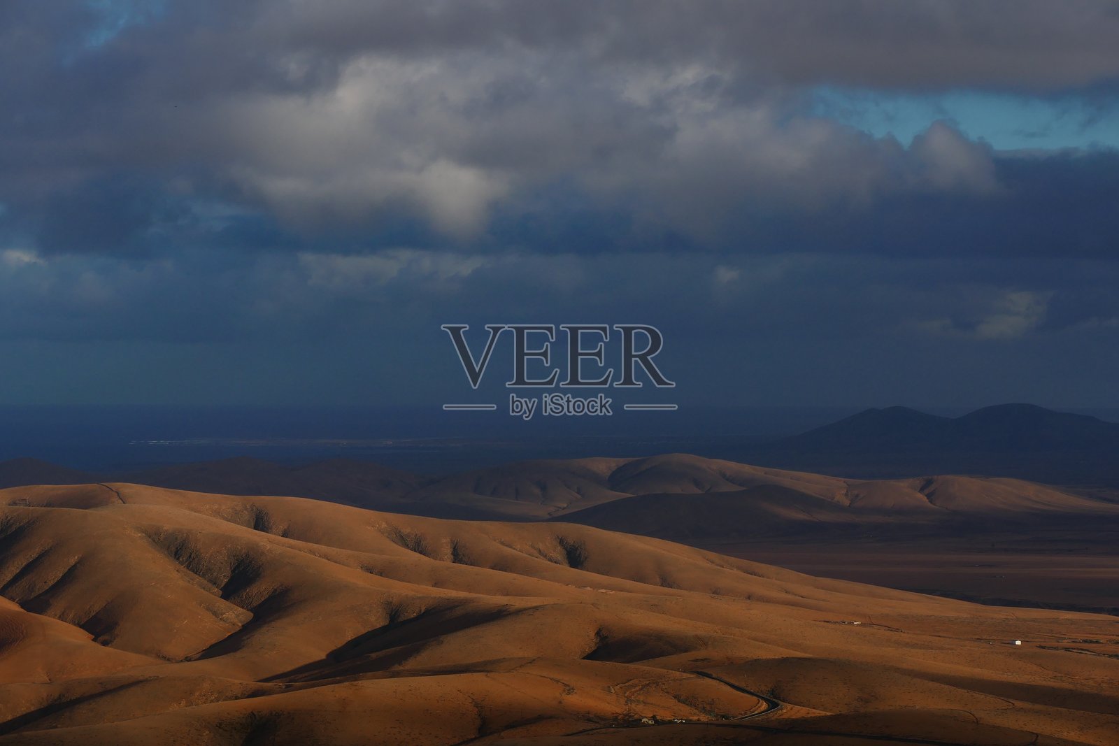 干旱的景观，位于福尔特文图拉岛的莫罗维洛萨观景点附近照片摄影图片