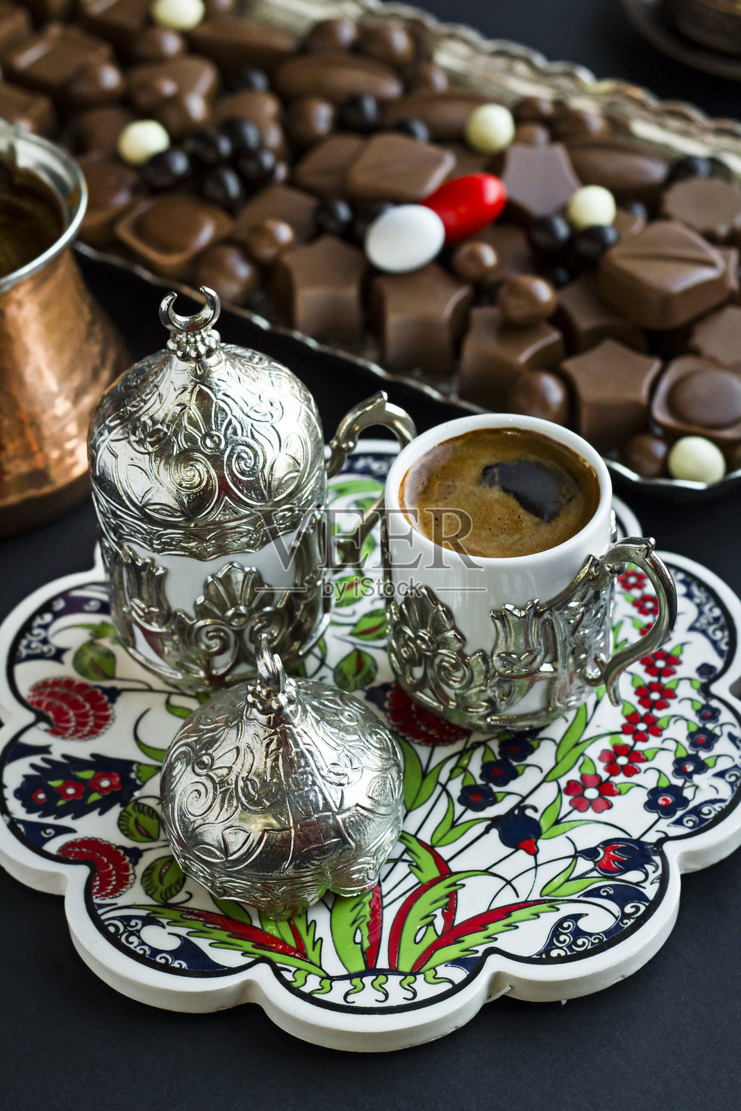 土耳其咖啡与巧克力照片摄影图片
