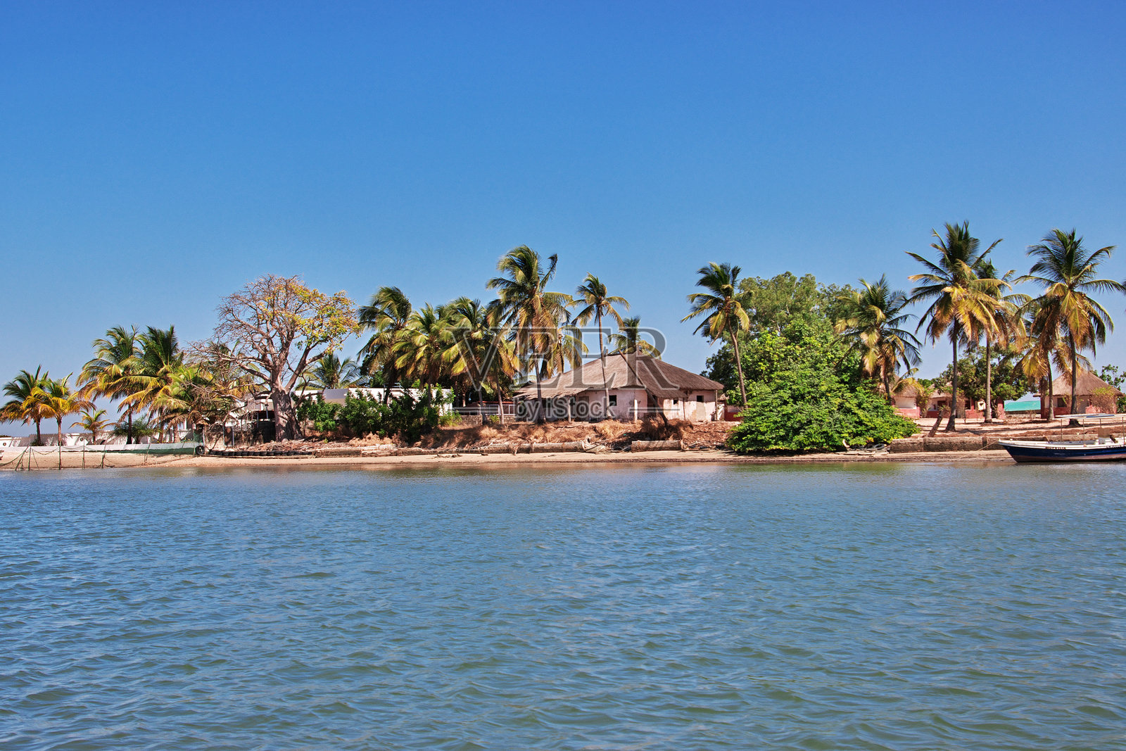 塞内加尔西非的齐金乔尔地区卡萨曼斯河上的小村庄照片摄影图片