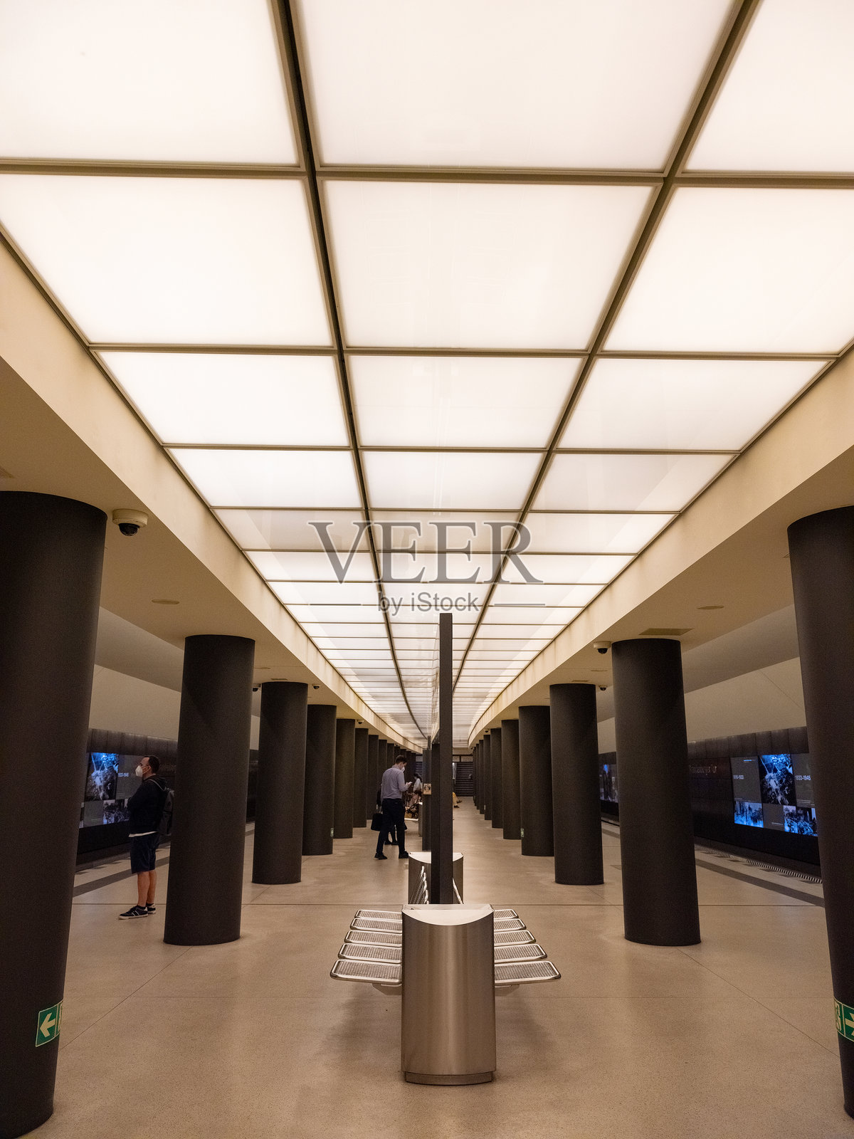 德国柏林火车站的地下列车U-Bahn照片摄影图片