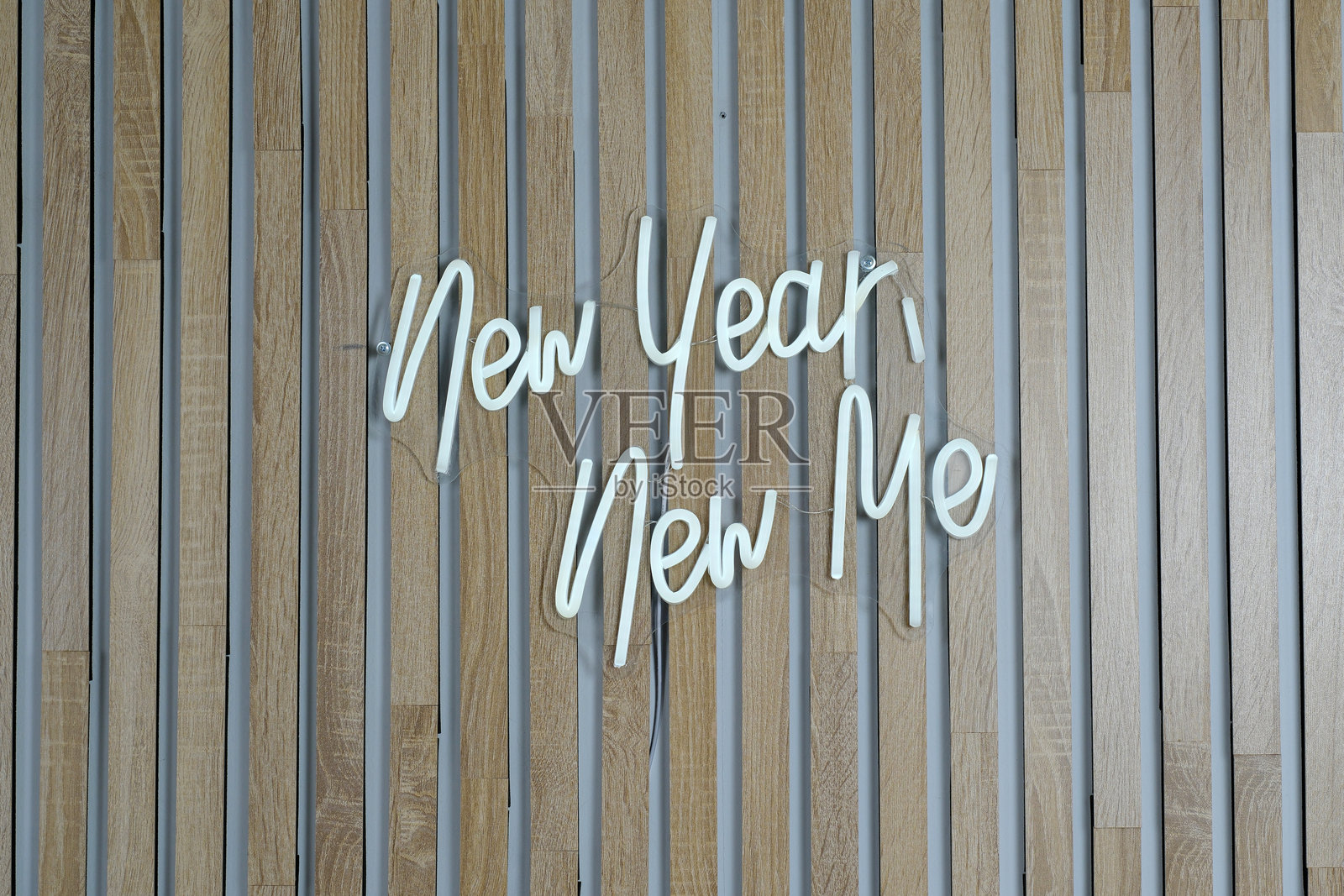 拥抱新年与新开始的转变照片摄影图片