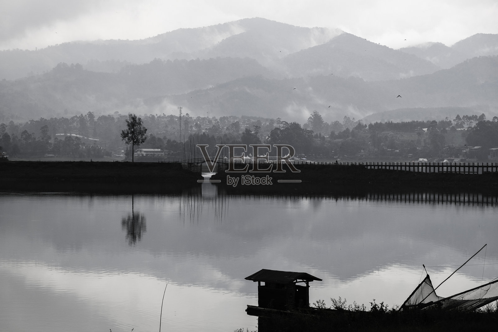 美丽的西爪哇省Situ Cileunca风景。照片摄影图片