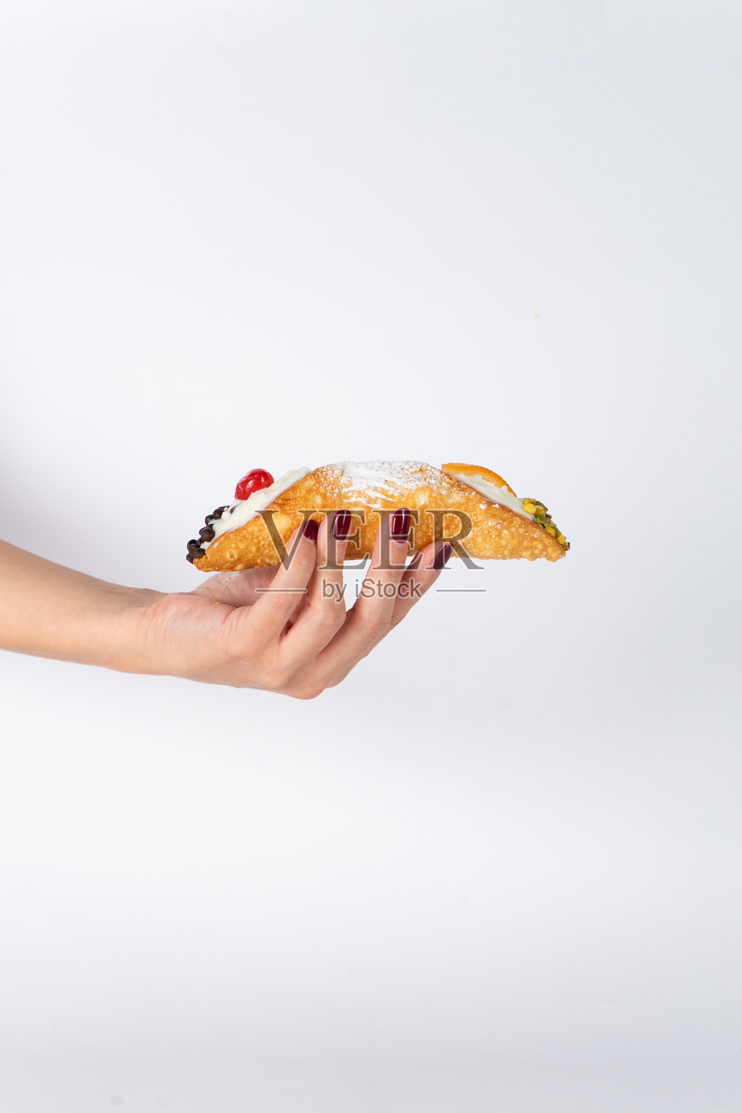 手握西西里甜筒照片摄影图片