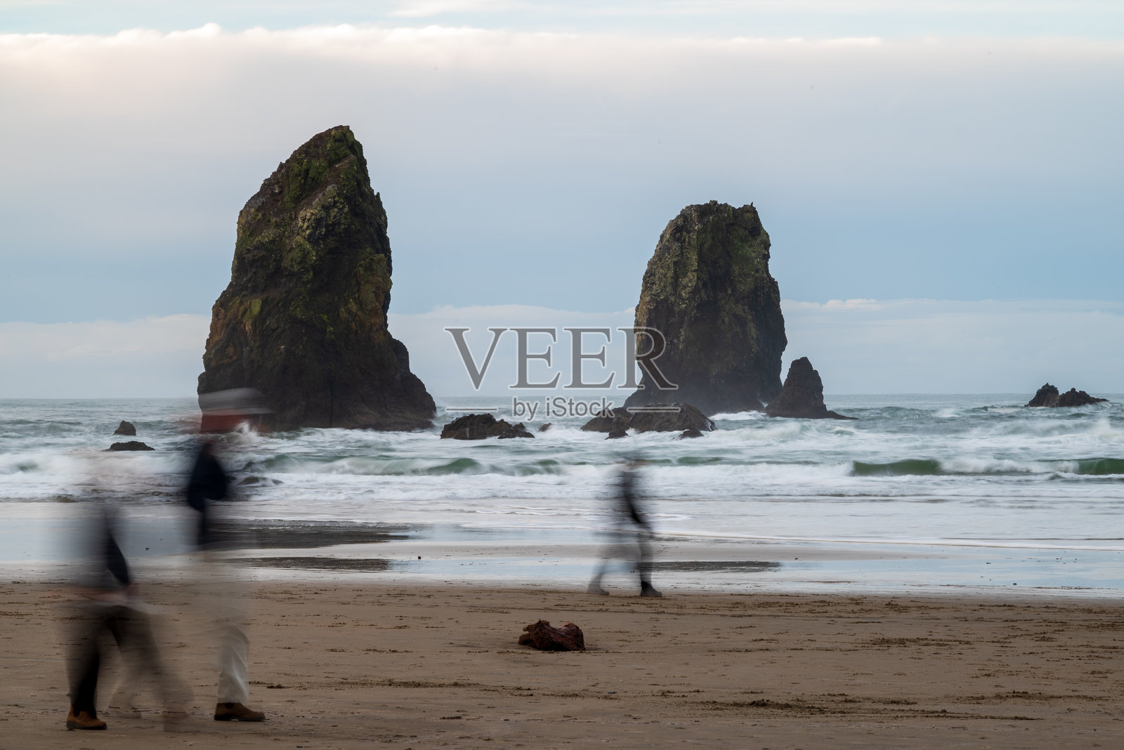 俄勒冈州炮台海滩的针状岩石照片照片摄影图片
