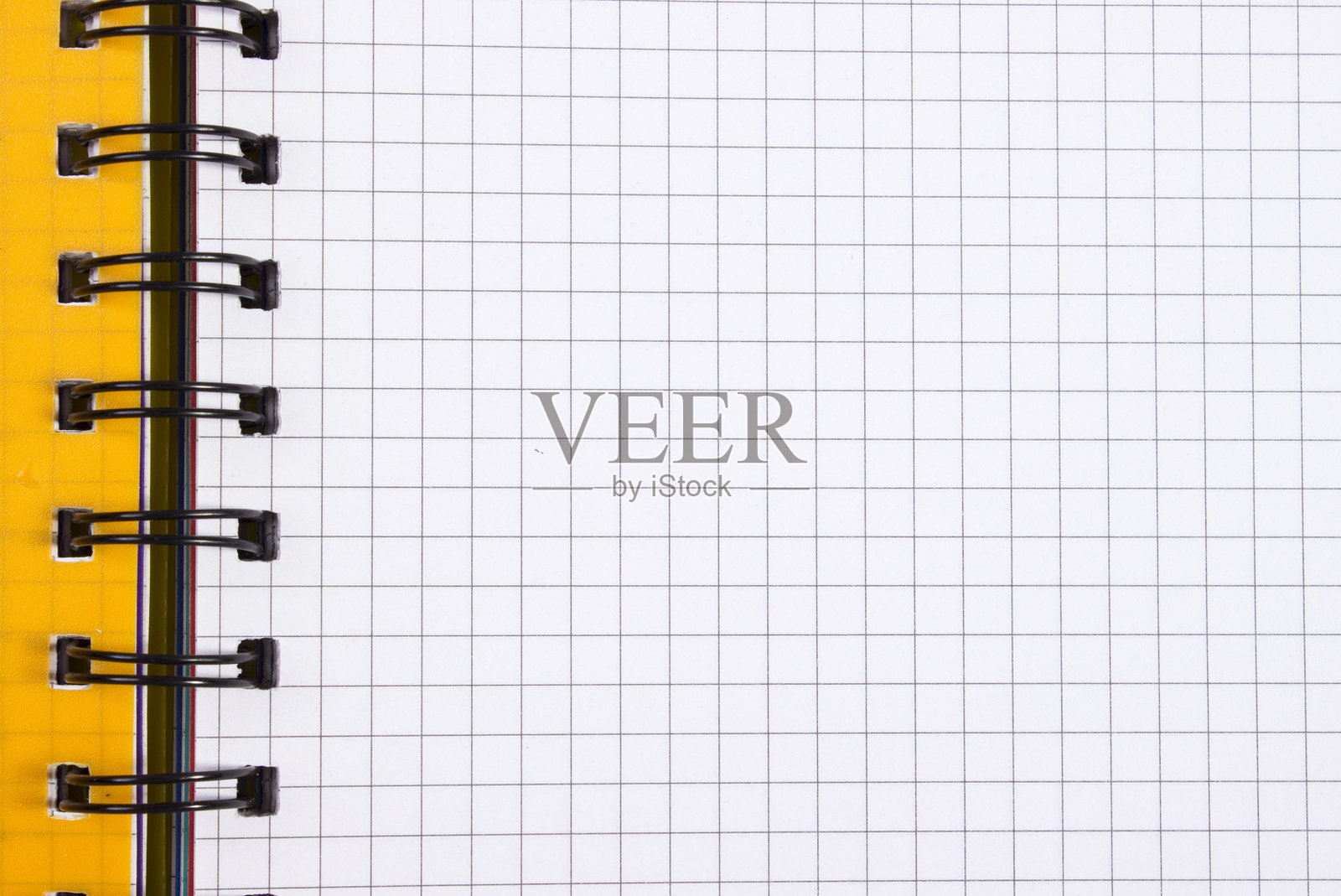 一本打开的黄色笔记本，带有方格纸页和文本区域照片摄影图片
