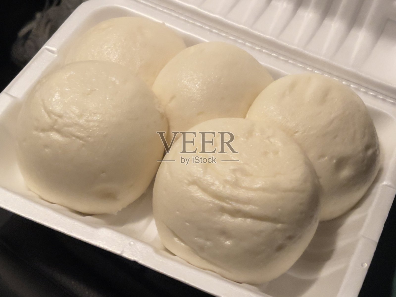 蒸或炸的韩国饺子，内馅是美味的肉和蔬菜混合。外脆内嫩，非常适合搭配酱油或辣椒油！照片摄影图片