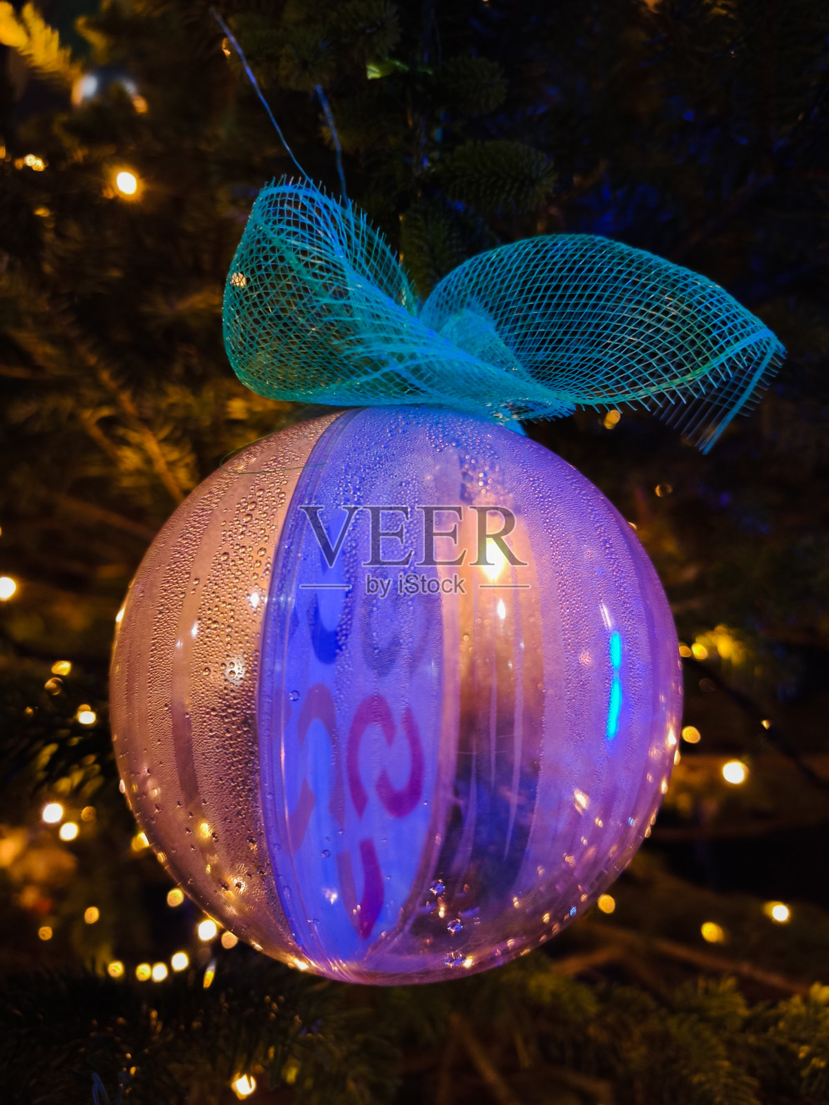 蓝色圣诞树装饰照片摄影图片