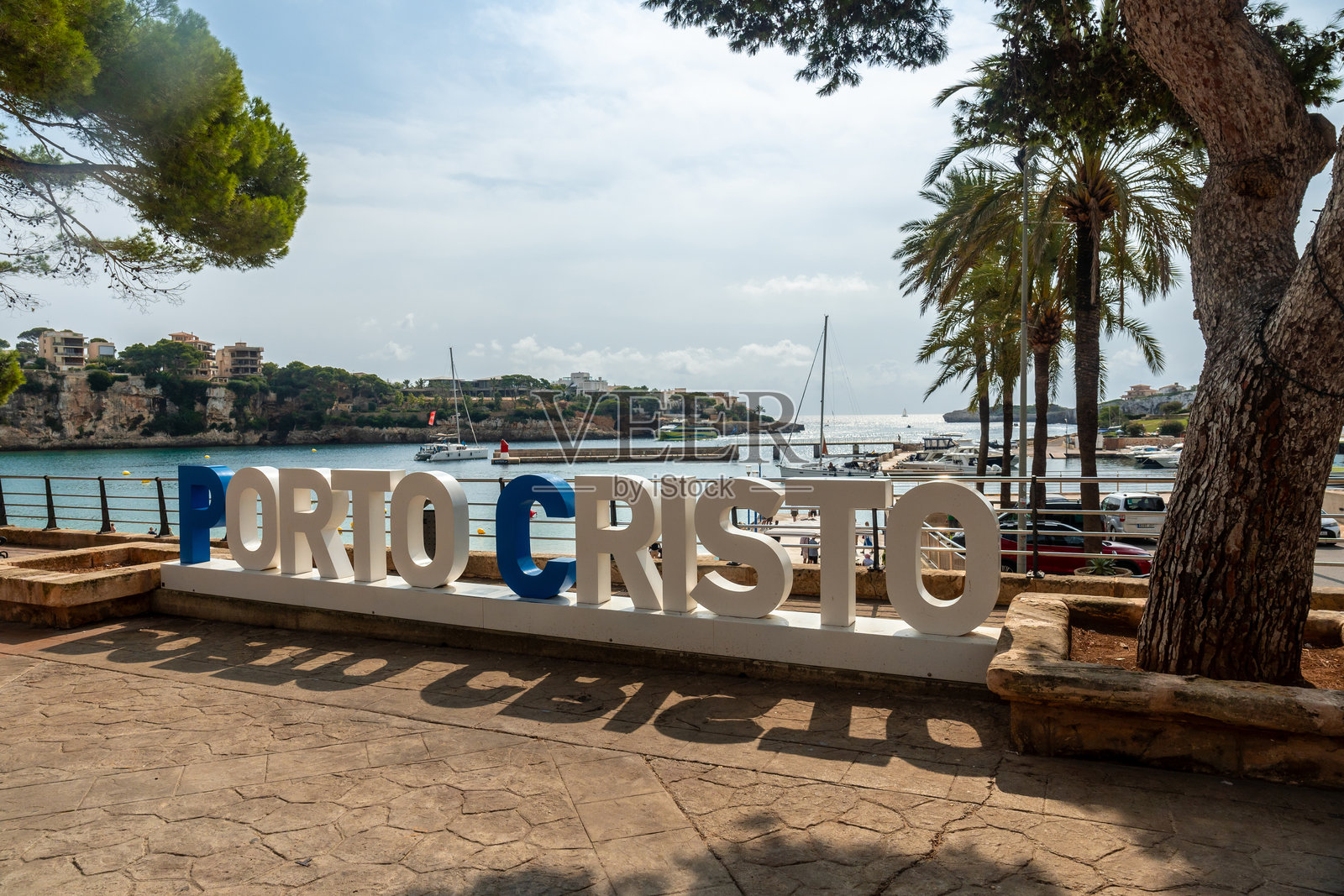 马洛卡西班牙的波尔图克里斯托标志俯瞰风景如画的海湾照片摄影图片