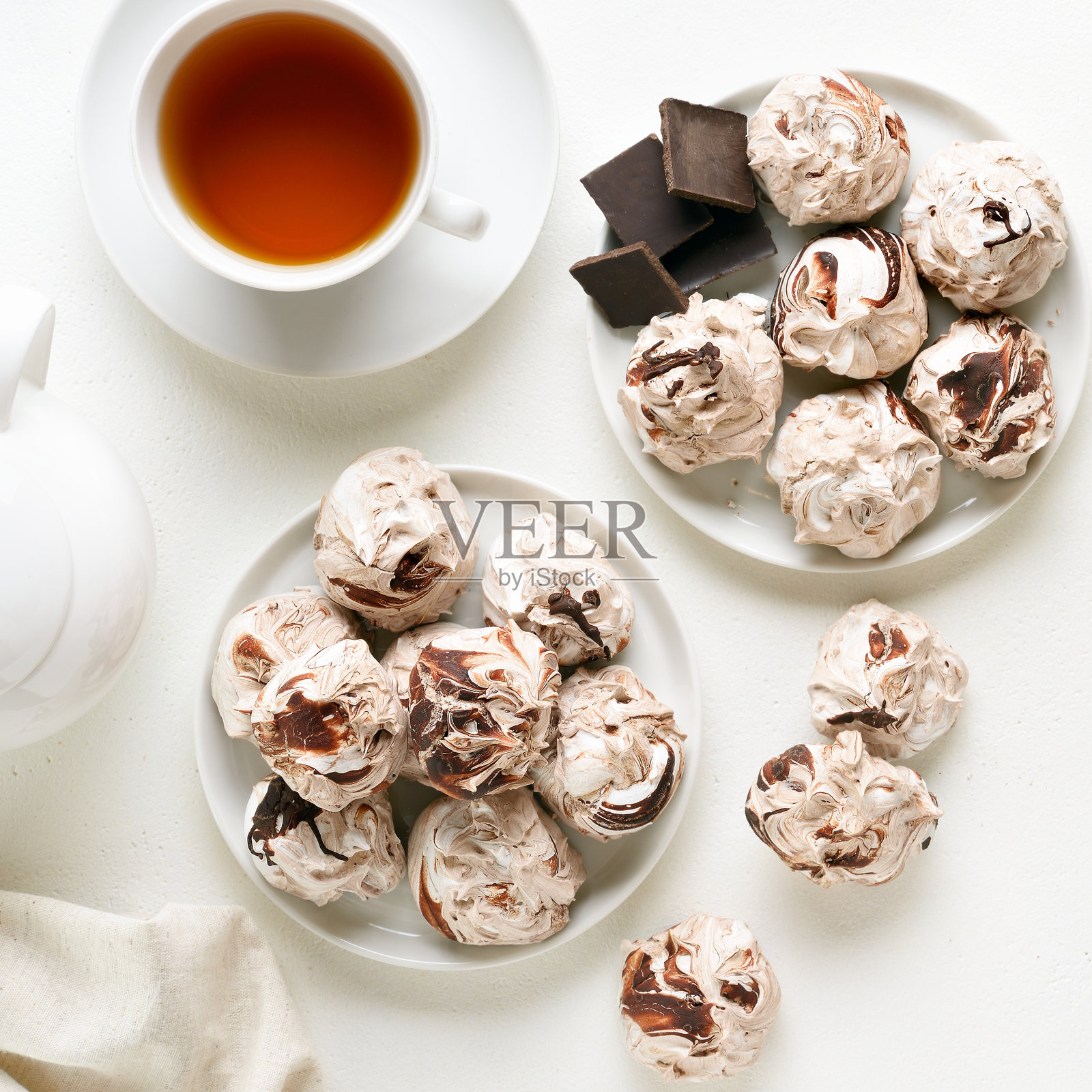 巧克力蛋白霜饼干照片摄影图片