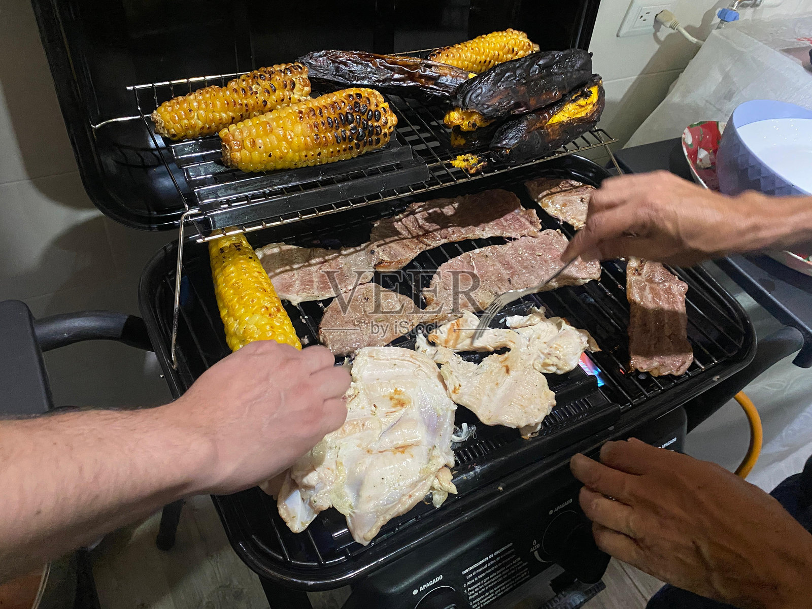 烤制的美味肉类。照片摄影图片