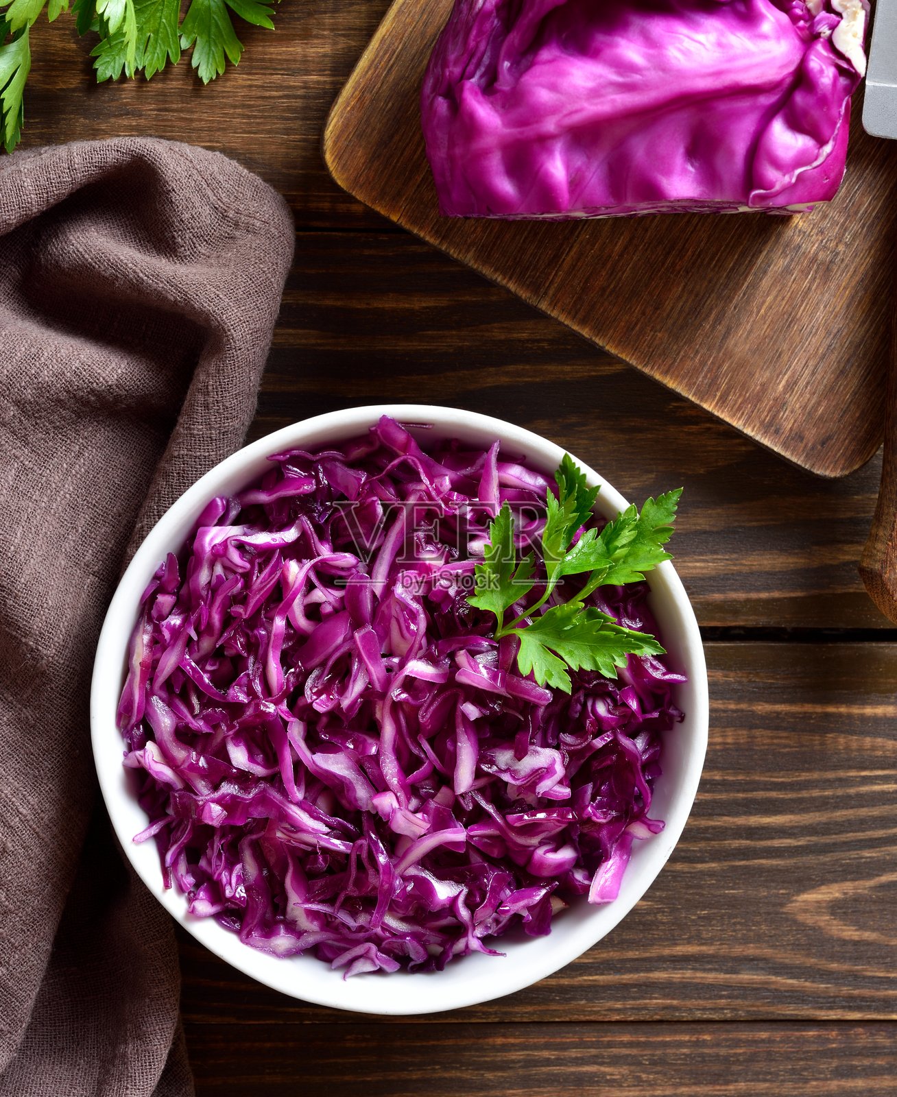 碗中的红甘蓝照片摄影图片