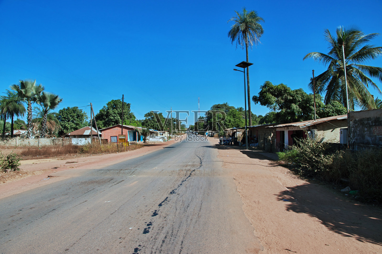 西非塞内加尔小村庄的街道照片摄影图片
