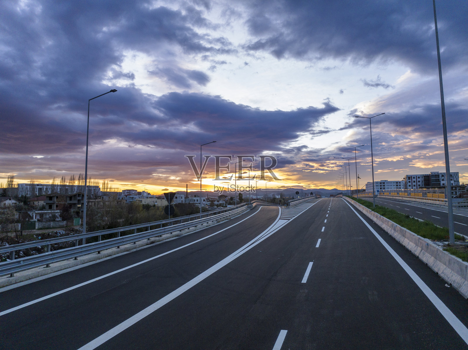 阿尔巴尼亚地拉那的高速公路照片摄影图片